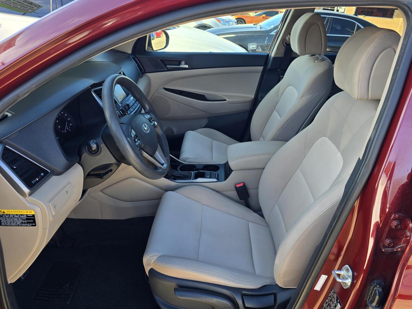 2018 BURGUNDY Hyundai Tucson SE (KM8J23A4XJU) with an 2.0L L4 DOHC 16V engine, 6A transmission, located at 2660 S.Garland Avenue, Garland, TX, 75041, (469) 298-3118, 32.885387, -96.656776 - Photo#11