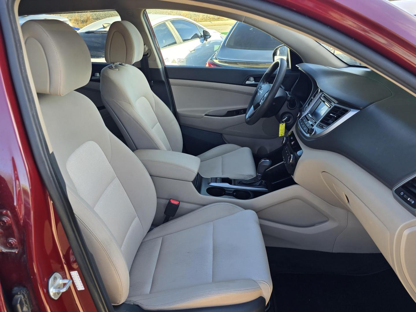 2018 BURGUNDY Hyundai Tucson SE (KM8J23A4XJU) with an 2.0L L4 DOHC 16V engine, 6A transmission, located at 2660 S.Garland Avenue, Garland, TX, 75041, (469) 298-3118, 32.885387, -96.656776 - Photo#17