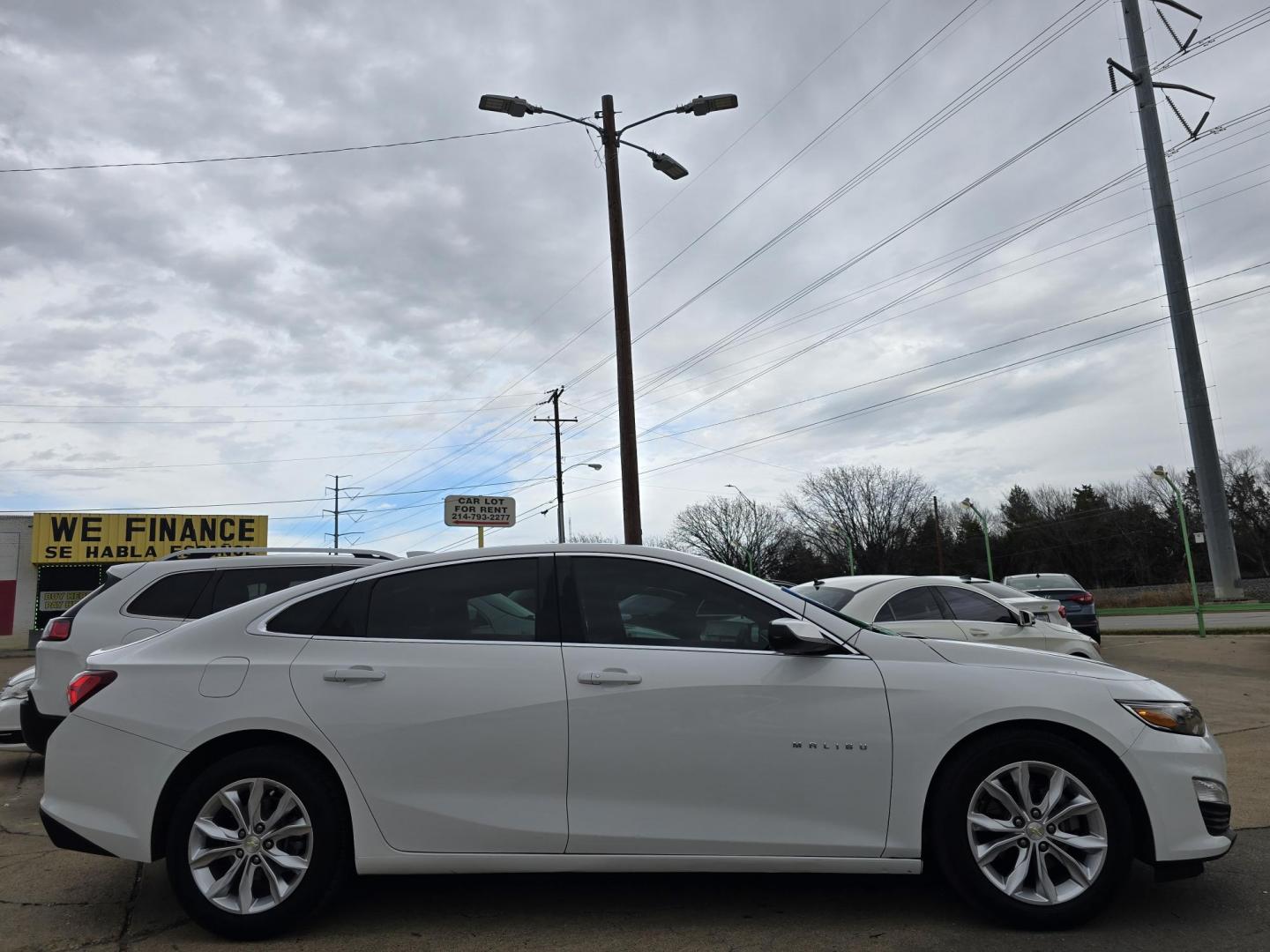 2019 WHITE Chevrolet Malibu LT (1G1ZD5STXKF) with an 1.5L L4 DOHC 16V engine, 6A transmission, located at 2660 S.Garland Avenue, Garland, TX, 75041, (469) 298-3118, 32.885387, -96.656776 - Photo#2