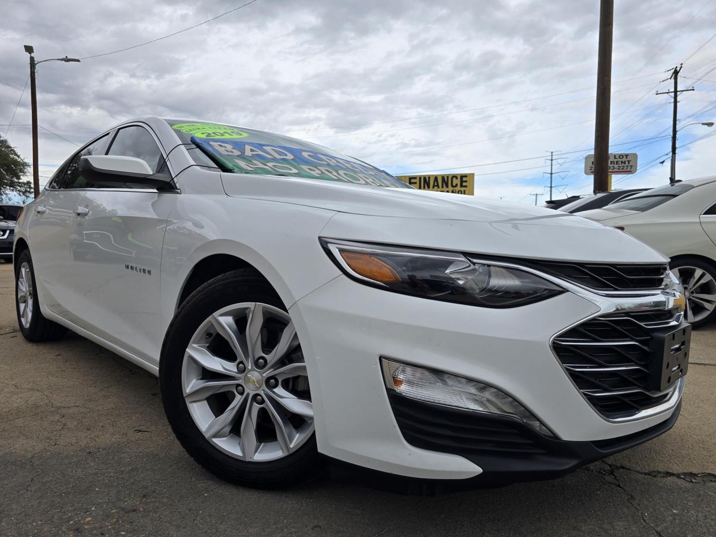 2019 WHITE Chevrolet Malibu LT (1G1ZD5STXKF) with an 1.5L L4 DOHC 16V engine, 6A transmission, located at 2660 S.Garland Avenue, Garland, TX, 75041, (469) 298-3118, 32.885387, -96.656776 - Photo#0