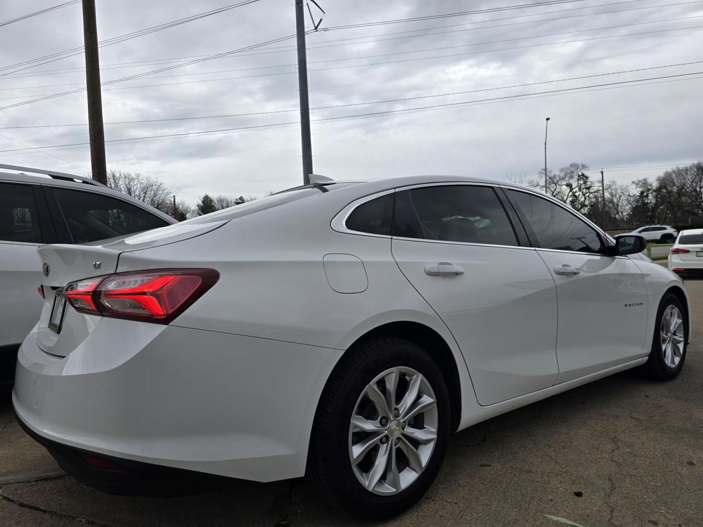 2019 WHITE Chevrolet Malibu LT (1G1ZD5STXKF) with an 1.5L L4 DOHC 16V engine, 6A transmission, located at 2660 S.Garland Avenue, Garland, TX, 75041, (469) 298-3118, 32.885387, -96.656776 - Photo#3