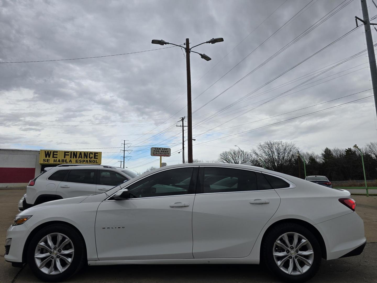 2019 WHITE Chevrolet Malibu LT (1G1ZD5STXKF) with an 1.5L L4 DOHC 16V engine, 6A transmission, located at 2660 S.Garland Avenue, Garland, TX, 75041, (469) 298-3118, 32.885387, -96.656776 - Photo#6