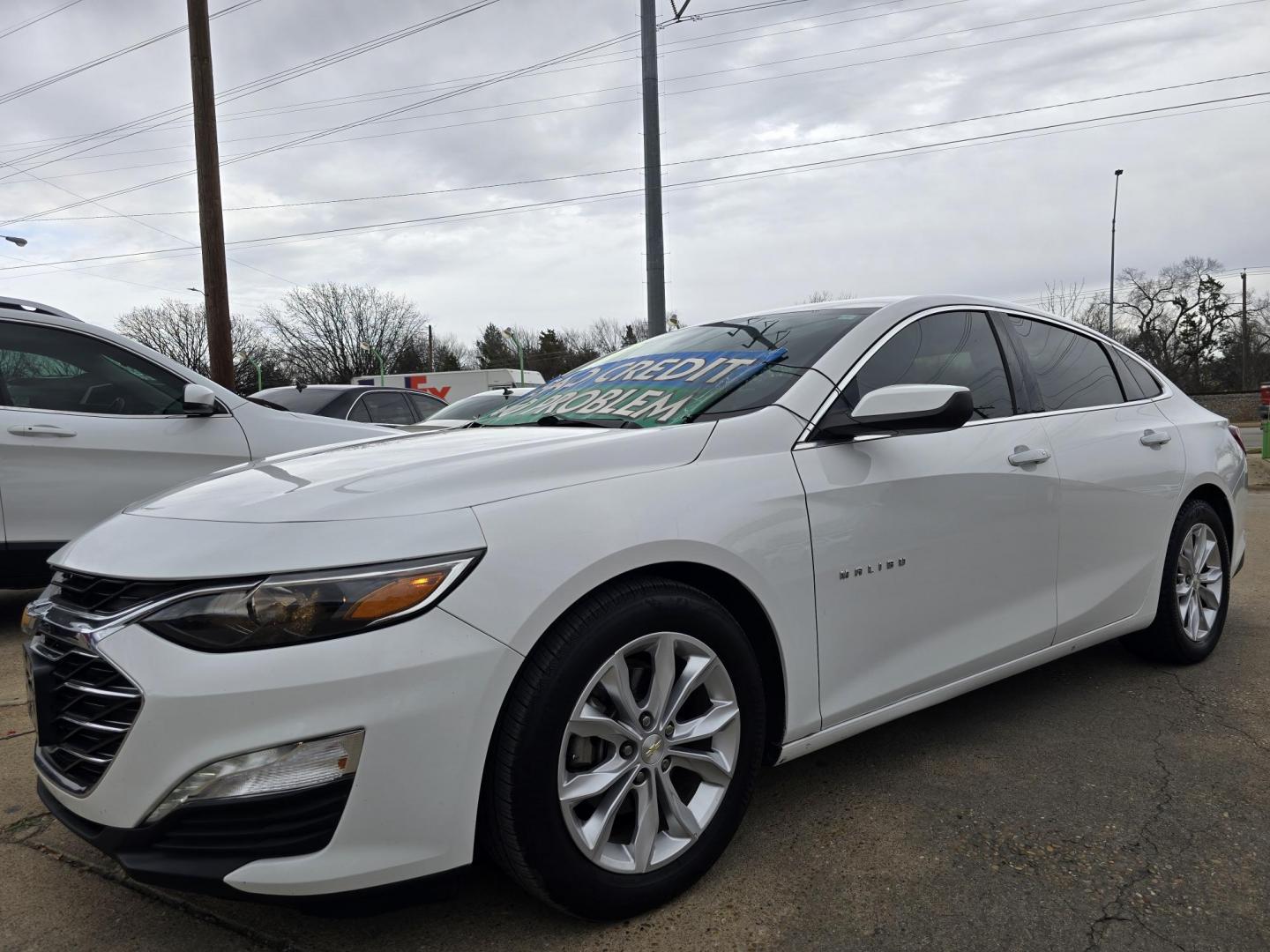 2019 WHITE Chevrolet Malibu LT (1G1ZD5STXKF) with an 1.5L L4 DOHC 16V engine, 6A transmission, located at 2660 S.Garland Avenue, Garland, TX, 75041, (469) 298-3118, 32.885387, -96.656776 - Photo#7
