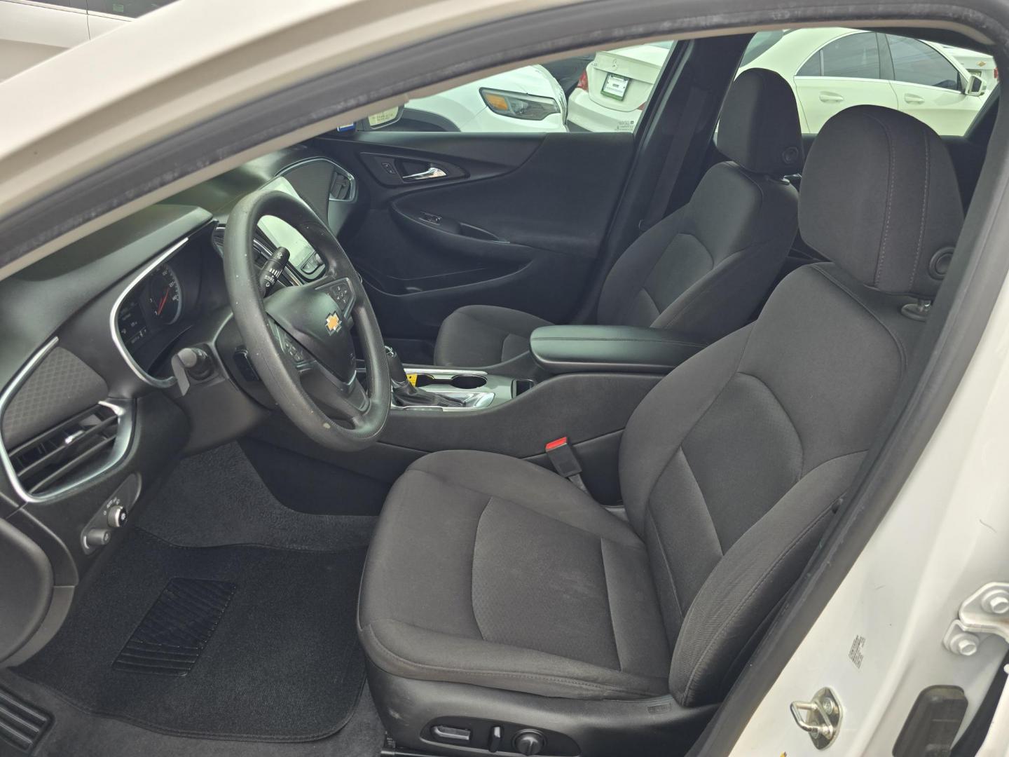 2019 WHITE Chevrolet Malibu LT (1G1ZD5STXKF) with an 1.5L L4 DOHC 16V engine, 6A transmission, located at 2660 S.Garland Avenue, Garland, TX, 75041, (469) 298-3118, 32.885387, -96.656776 - Photo#11