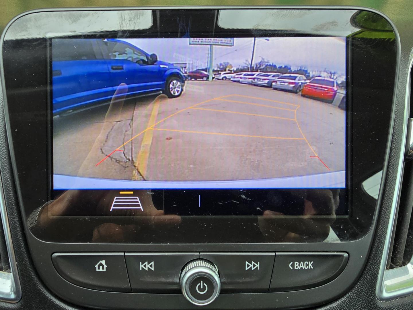 2019 WHITE Chevrolet Malibu LT (1G1ZD5STXKF) with an 1.5L L4 DOHC 16V engine, 6A transmission, located at 2660 S.Garland Avenue, Garland, TX, 75041, (469) 298-3118, 32.885387, -96.656776 - Photo#16