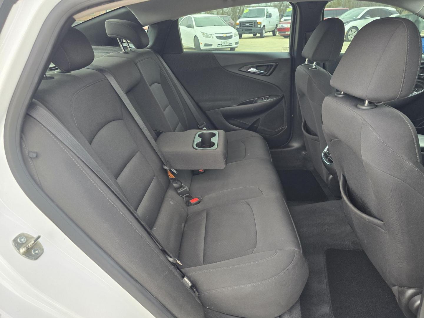 2019 WHITE Chevrolet Malibu LT (1G1ZD5STXKF) with an 1.5L L4 DOHC 16V engine, 6A transmission, located at 2660 S.Garland Avenue, Garland, TX, 75041, (469) 298-3118, 32.885387, -96.656776 - Photo#19