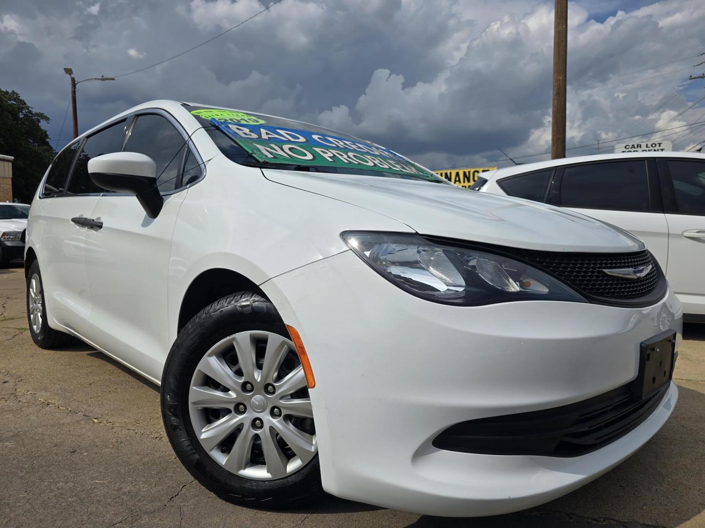 2019 WHITE Chrysler Pacifica L (2C4RC1AG3KR) , AUTO transmission, located at 2660 S.Garland Avenue, Garland, TX, 75041, (469) 298-3118, 32.885387, -96.656776 - Welcome to DallasAutos4Less, one of the Premier BUY HERE PAY HERE Dealers in the North Dallas Area. We specialize in financing to people with NO CREDIT or BAD CREDIT. We need proof of income, proof of residence, and a ID. Come buy your new car from us today!! This is a very well cared for 2013 CH - Photo#0