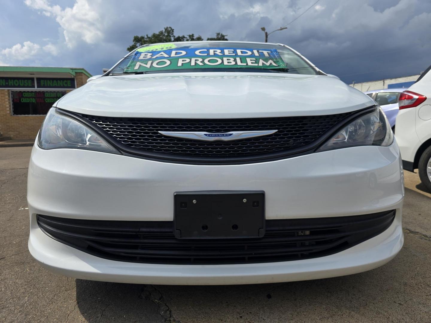 2019 WHITE Chrysler Pacifica L (2C4RC1AG3KR) , AUTO transmission, located at 2660 S.Garland Avenue, Garland, TX, 75041, (469) 298-3118, 32.885387, -96.656776 - Welcome to DallasAutos4Less, one of the Premier BUY HERE PAY HERE Dealers in the North Dallas Area. We specialize in financing to people with NO CREDIT or BAD CREDIT. We need proof of income, proof of residence, and a ID. Come buy your new car from us today!! This is a very well cared for 2013 CH - Photo#9