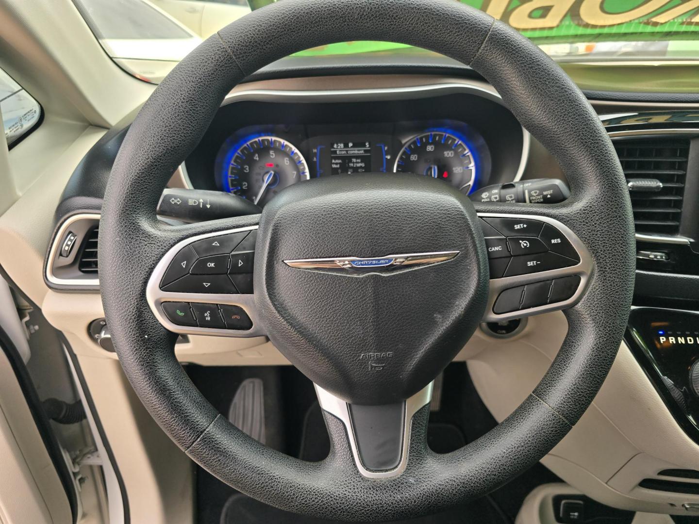 2019 WHITE Chrysler Pacifica L (2C4RC1AG3KR) , AUTO transmission, located at 2660 S.Garland Avenue, Garland, TX, 75041, (469) 298-3118, 32.885387, -96.656776 - Welcome to DallasAutos4Less, one of the Premier BUY HERE PAY HERE Dealers in the North Dallas Area. We specialize in financing to people with NO CREDIT or BAD CREDIT. We need proof of income, proof of residence, and a ID. Come buy your new car from us today!! This is a very well cared for 2013 CH - Photo#12