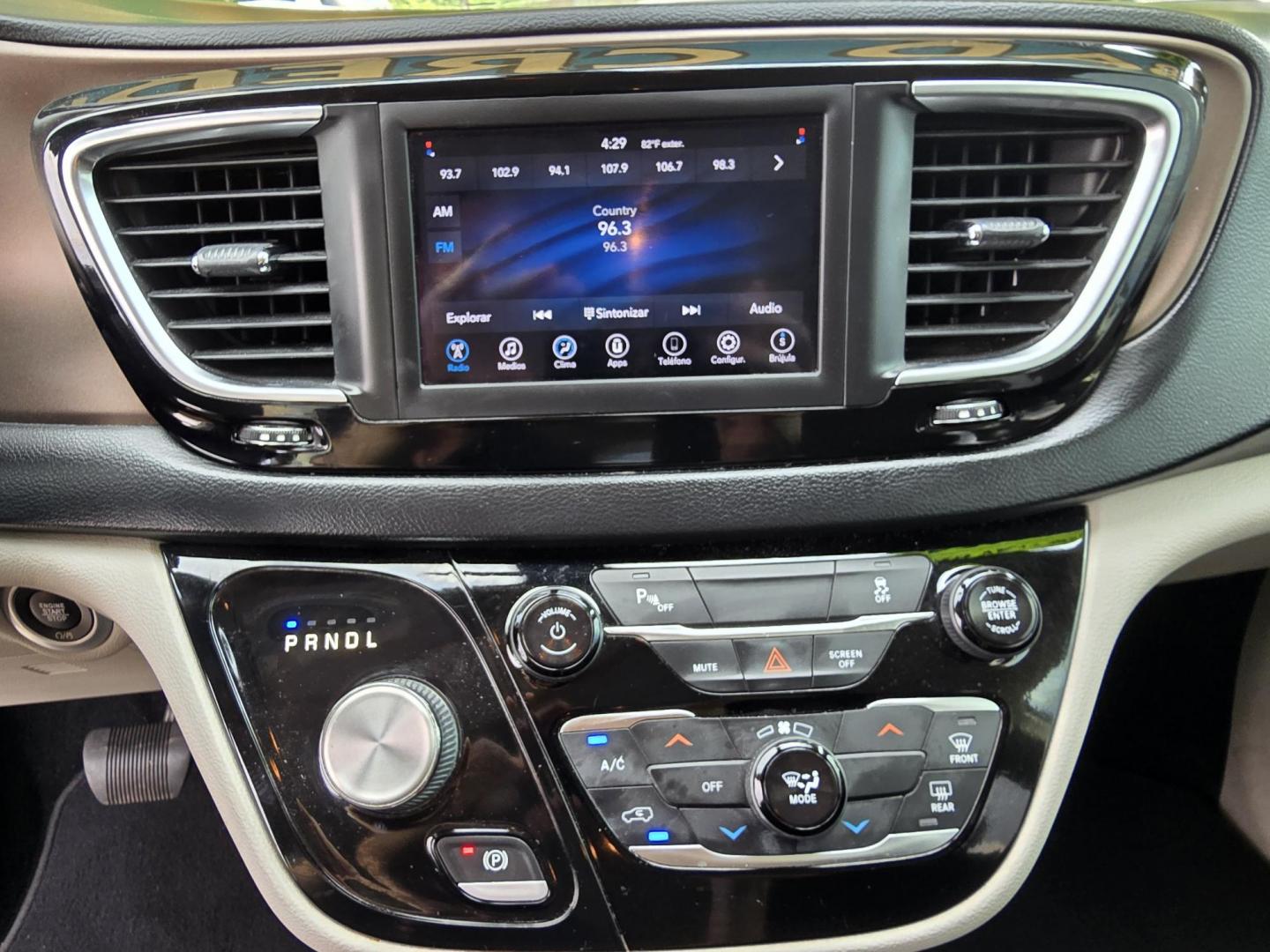 2019 WHITE Chrysler Pacifica L (2C4RC1AG3KR) , AUTO transmission, located at 2660 S.Garland Avenue, Garland, TX, 75041, (469) 298-3118, 32.885387, -96.656776 - Welcome to DallasAutos4Less, one of the Premier BUY HERE PAY HERE Dealers in the North Dallas Area. We specialize in financing to people with NO CREDIT or BAD CREDIT. We need proof of income, proof of residence, and a ID. Come buy your new car from us today!! This is a very well cared for 2013 CH - Photo#14