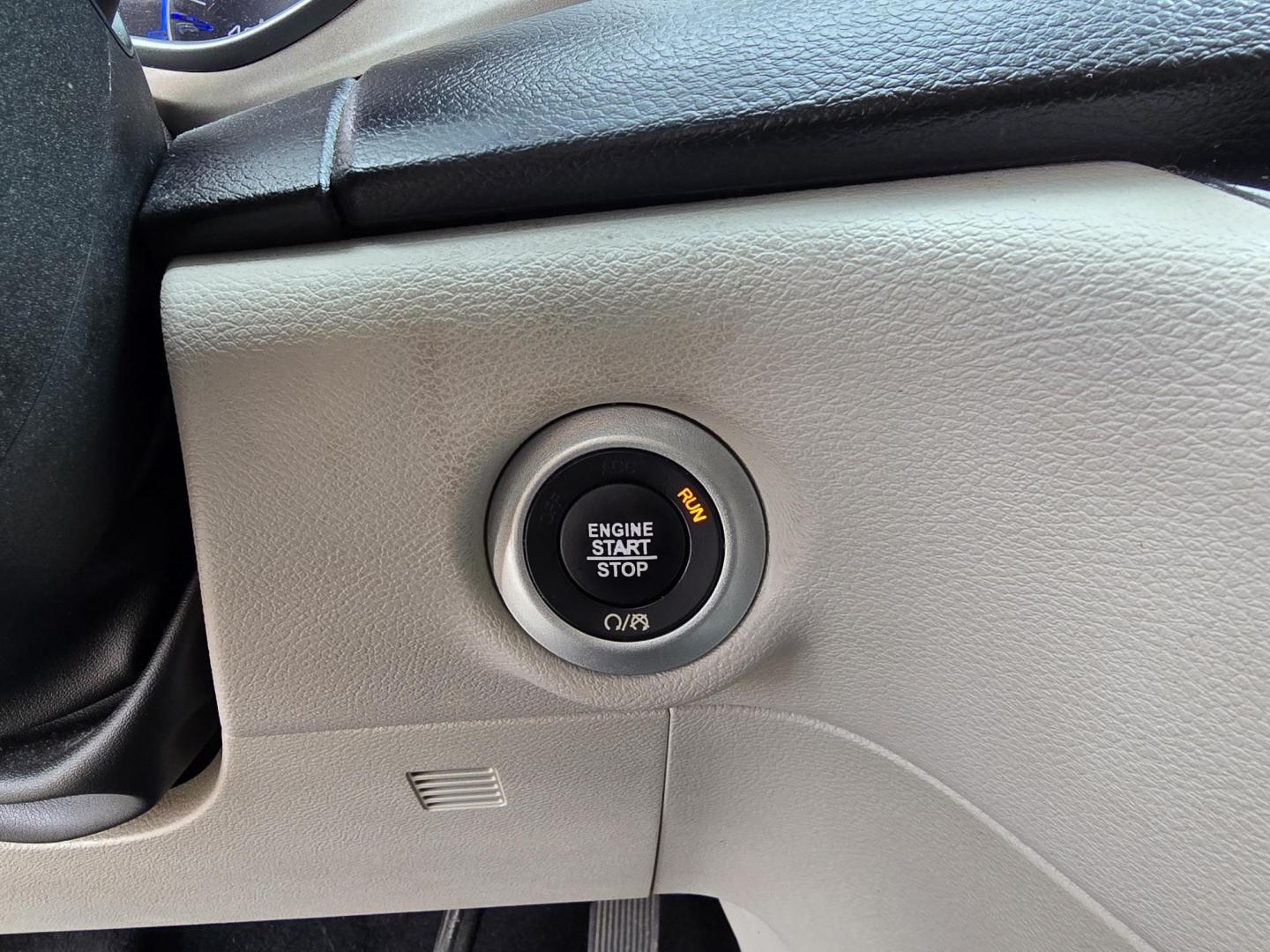 2019 WHITE Chrysler Pacifica L (2C4RC1AG3KR) , AUTO transmission, located at 2660 S.Garland Avenue, Garland, TX, 75041, (469) 298-3118, 32.885387, -96.656776 - Welcome to DallasAutos4Less, one of the Premier BUY HERE PAY HERE Dealers in the North Dallas Area. We specialize in financing to people with NO CREDIT or BAD CREDIT. We need proof of income, proof of residence, and a ID. Come buy your new car from us today!! This is a very well cared for 2013 CH - Photo#13