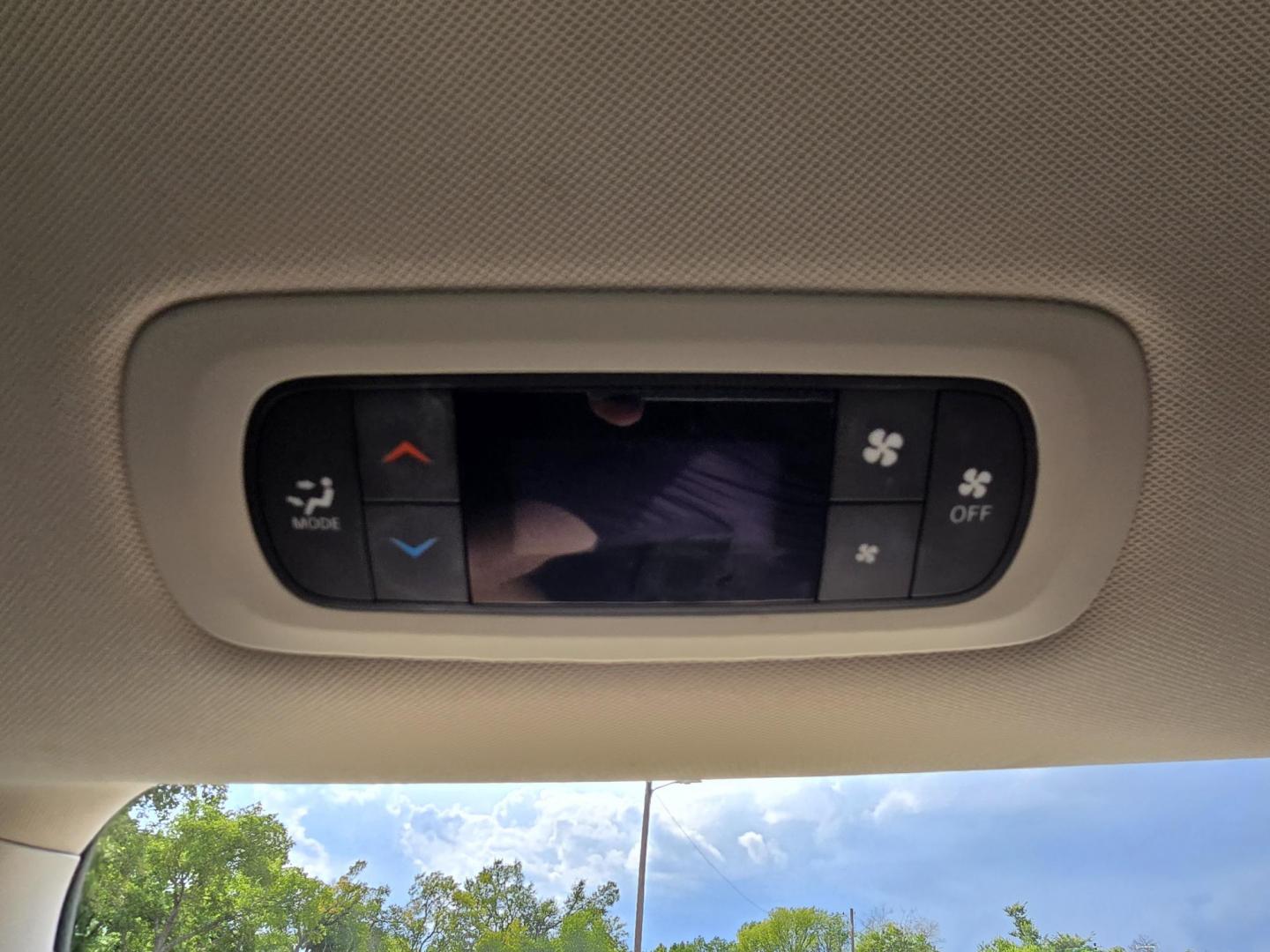 2019 WHITE Chrysler Pacifica L (2C4RC1AG3KR) , AUTO transmission, located at 2660 S.Garland Avenue, Garland, TX, 75041, (469) 298-3118, 32.885387, -96.656776 - Welcome to DallasAutos4Less, one of the Premier BUY HERE PAY HERE Dealers in the North Dallas Area. We specialize in financing to people with NO CREDIT or BAD CREDIT. We need proof of income, proof of residence, and a ID. Come buy your new car from us today!! This is a very well cared for 2013 CH - Photo#17