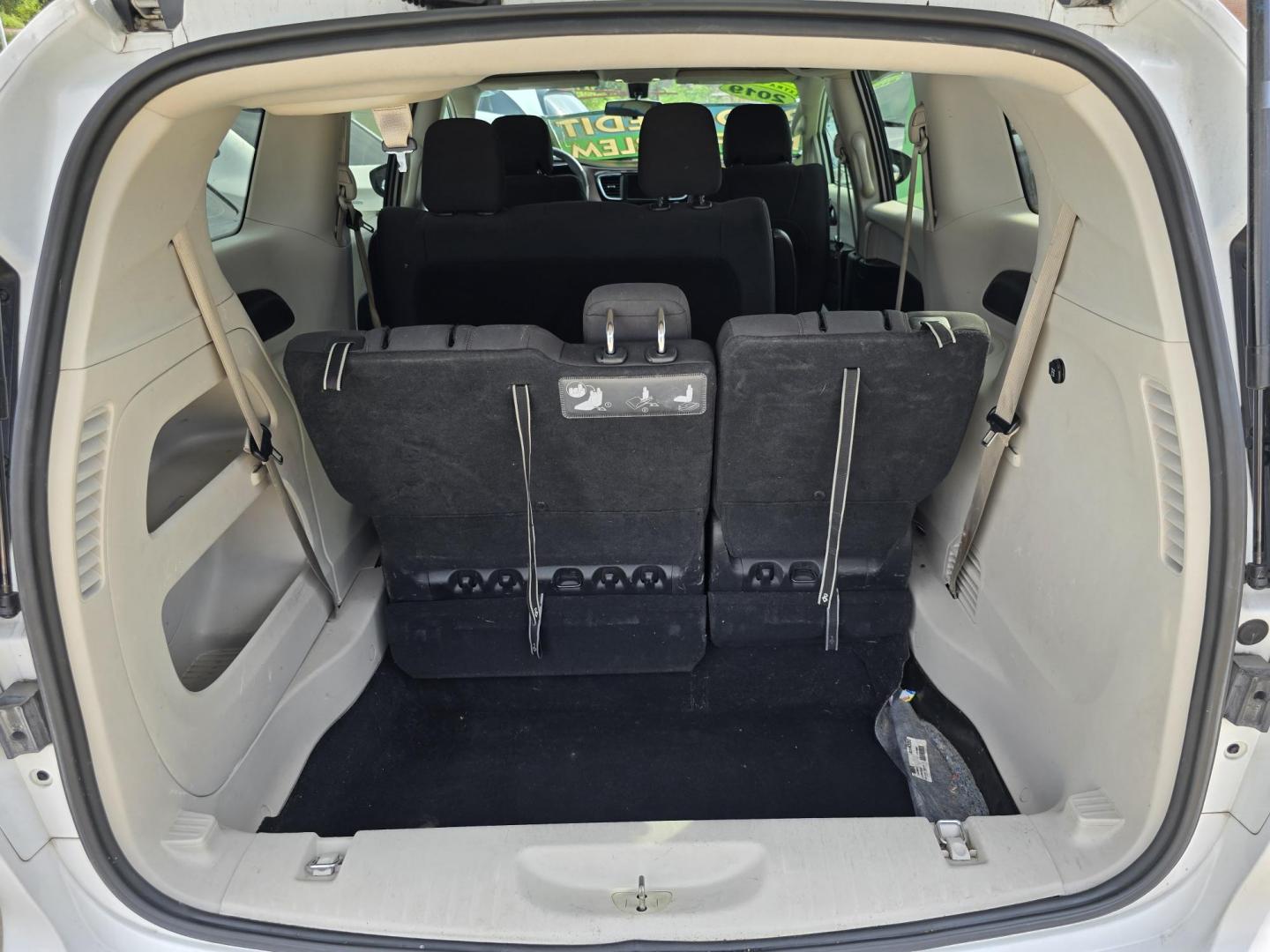 2019 WHITE Chrysler Pacifica L (2C4RC1AG3KR) , AUTO transmission, located at 2660 S.Garland Avenue, Garland, TX, 75041, (469) 298-3118, 32.885387, -96.656776 - Welcome to DallasAutos4Less, one of the Premier BUY HERE PAY HERE Dealers in the North Dallas Area. We specialize in financing to people with NO CREDIT or BAD CREDIT. We need proof of income, proof of residence, and a ID. Come buy your new car from us today!! This is a very well cared for 2013 CH - Photo#18