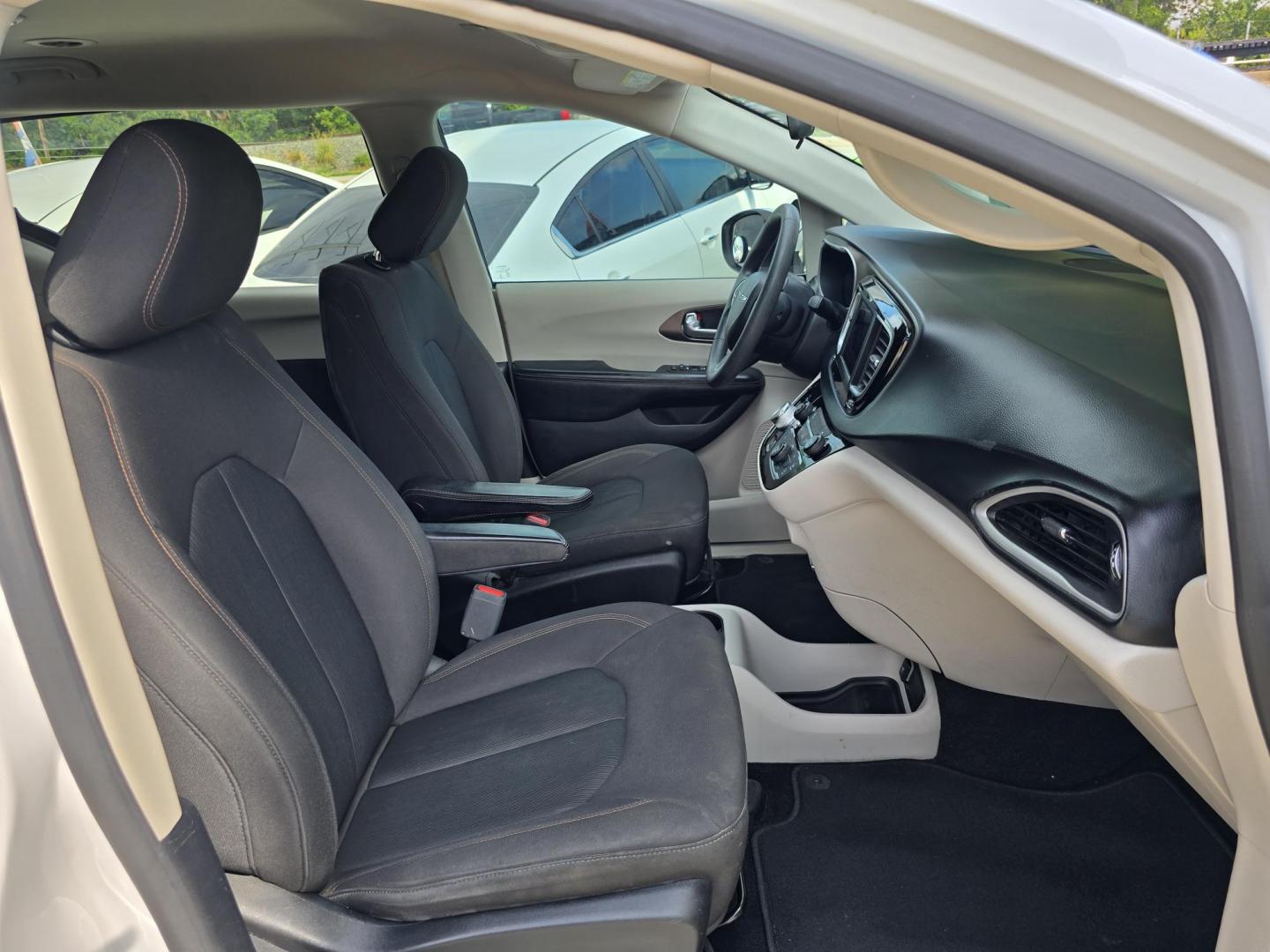2019 WHITE Chrysler Pacifica L (2C4RC1AG3KR) , AUTO transmission, located at 2660 S.Garland Avenue, Garland, TX, 75041, (469) 298-3118, 32.885387, -96.656776 - Welcome to DallasAutos4Less, one of the Premier BUY HERE PAY HERE Dealers in the North Dallas Area. We specialize in financing to people with NO CREDIT or BAD CREDIT. We need proof of income, proof of residence, and a ID. Come buy your new car from us today!! This is a very well cared for 2013 CH - Photo#21
