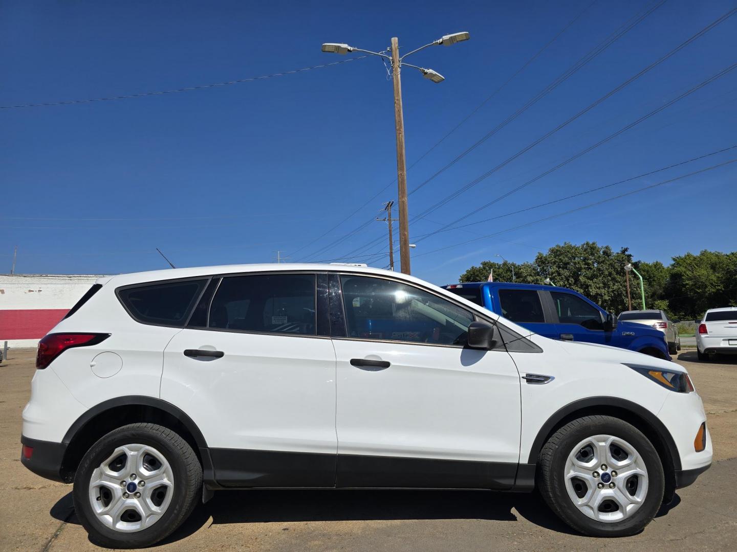2019 WHITE Ford Escape S (1FMCU0F71KU) with an 2.5L L4 DOHC 16V engine, 6A transmission, located at 2660 S.Garland Avenue, Garland, TX, 75041, (469) 298-3118, 32.885387, -96.656776 - Photo#2