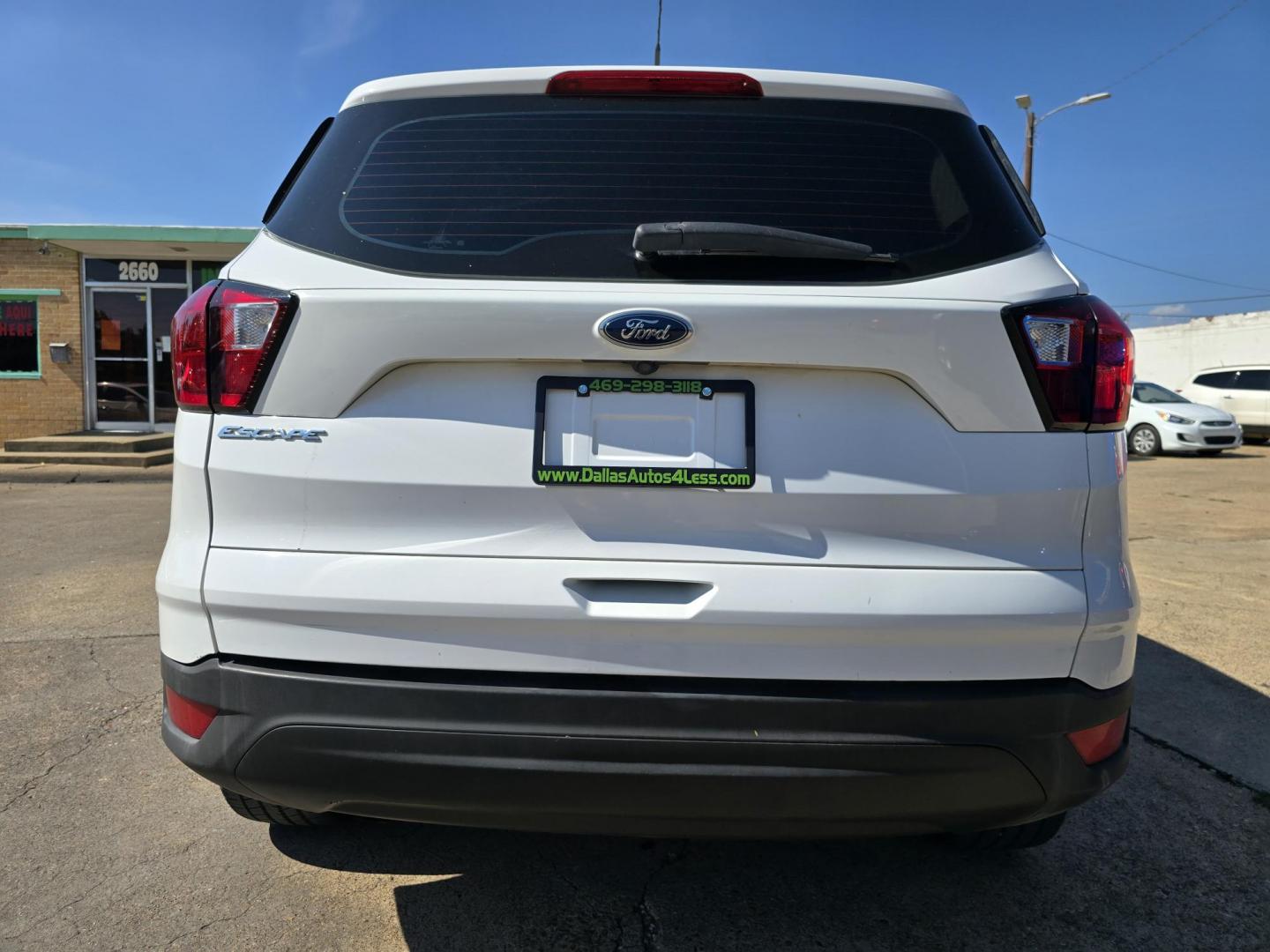 2019 WHITE Ford Escape S (1FMCU0F71KU) with an 2.5L L4 DOHC 16V engine, 6A transmission, located at 2660 S.Garland Avenue, Garland, TX, 75041, (469) 298-3118, 32.885387, -96.656776 - Photo#4