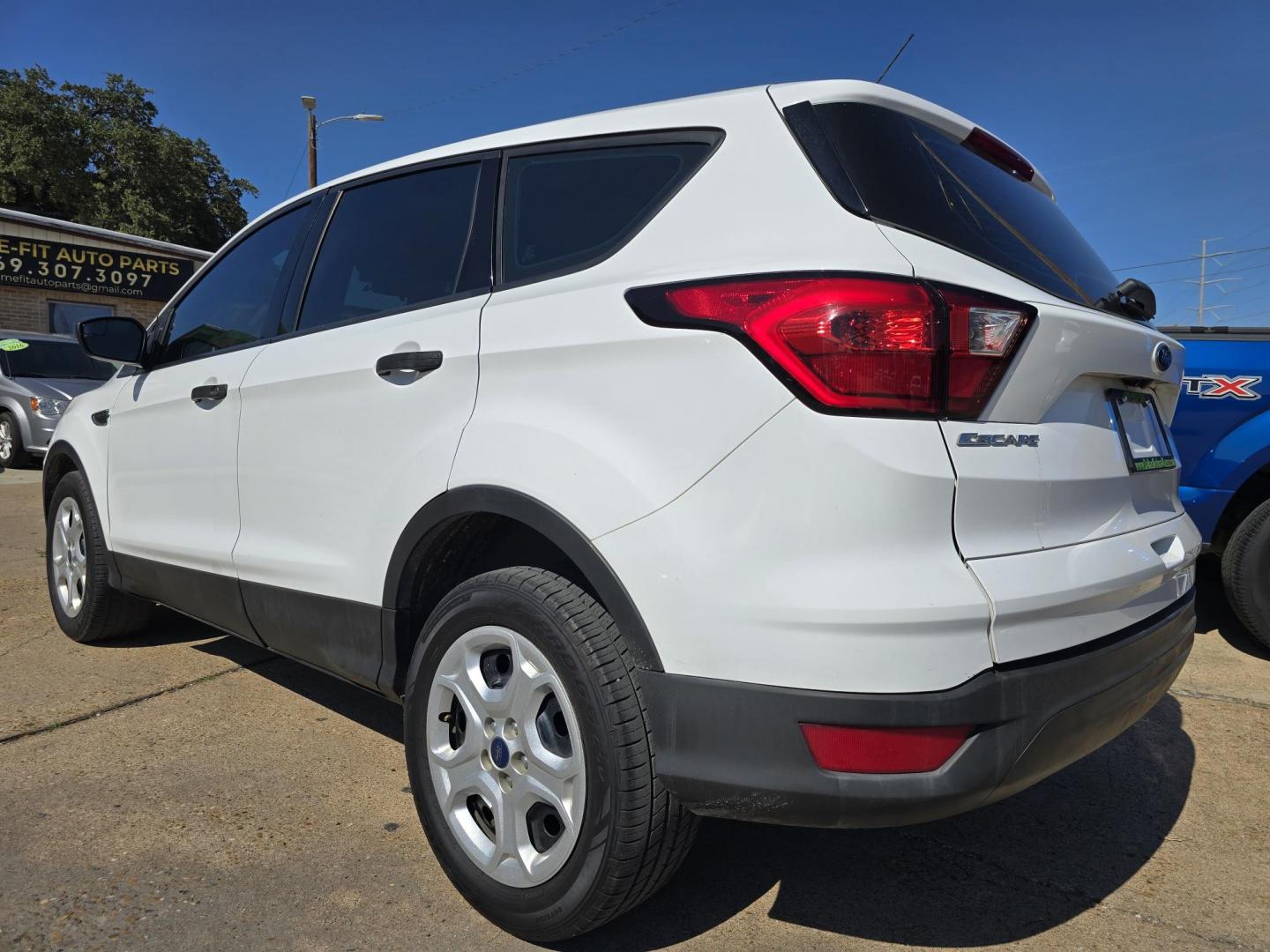 2019 WHITE Ford Escape S (1FMCU0F71KU) with an 2.5L L4 DOHC 16V engine, 6A transmission, located at 2660 S.Garland Avenue, Garland, TX, 75041, (469) 298-3118, 32.885387, -96.656776 - Photo#5