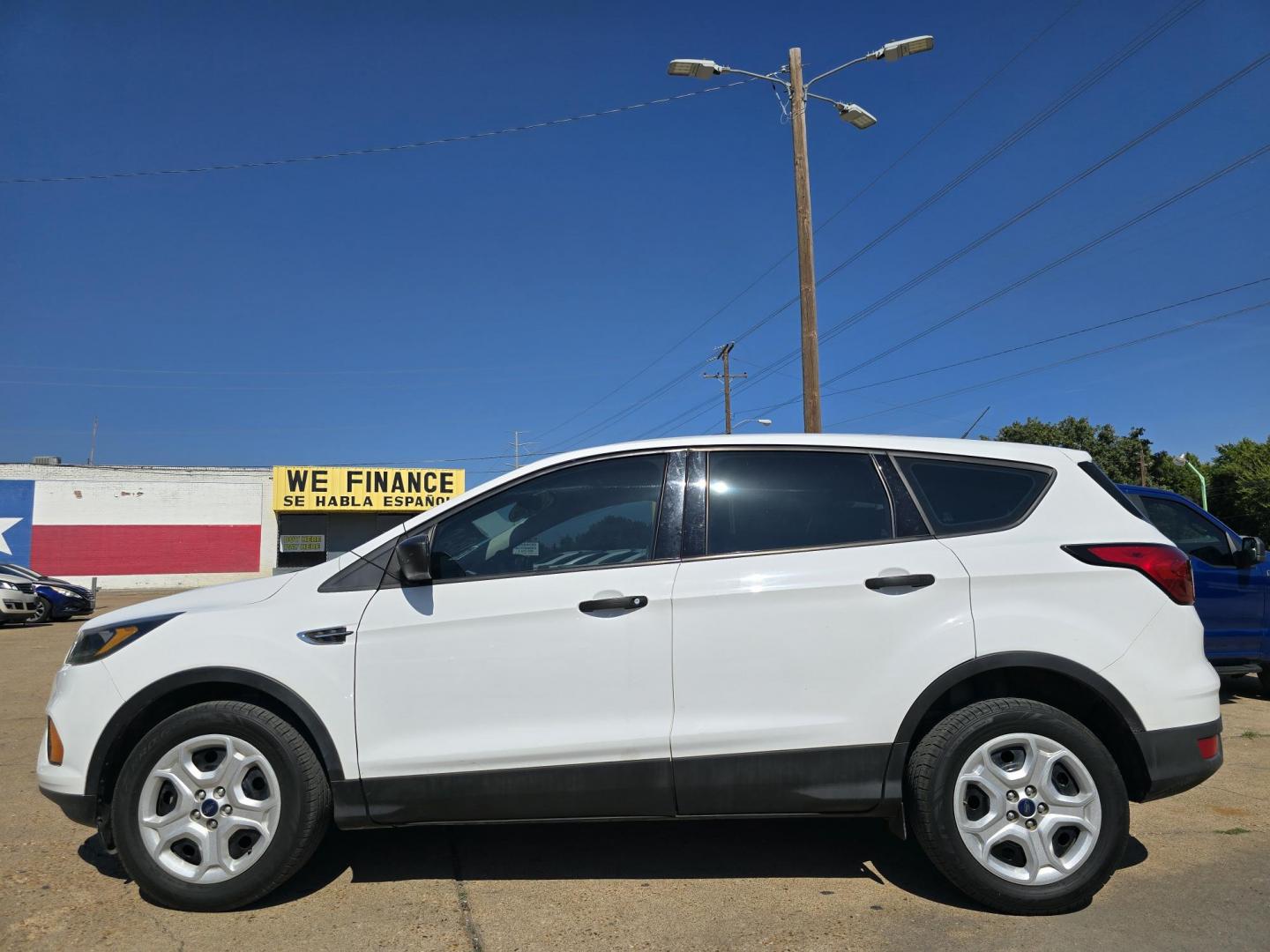 2019 WHITE Ford Escape S (1FMCU0F71KU) with an 2.5L L4 DOHC 16V engine, 6A transmission, located at 2660 S.Garland Avenue, Garland, TX, 75041, (469) 298-3118, 32.885387, -96.656776 - Photo#6