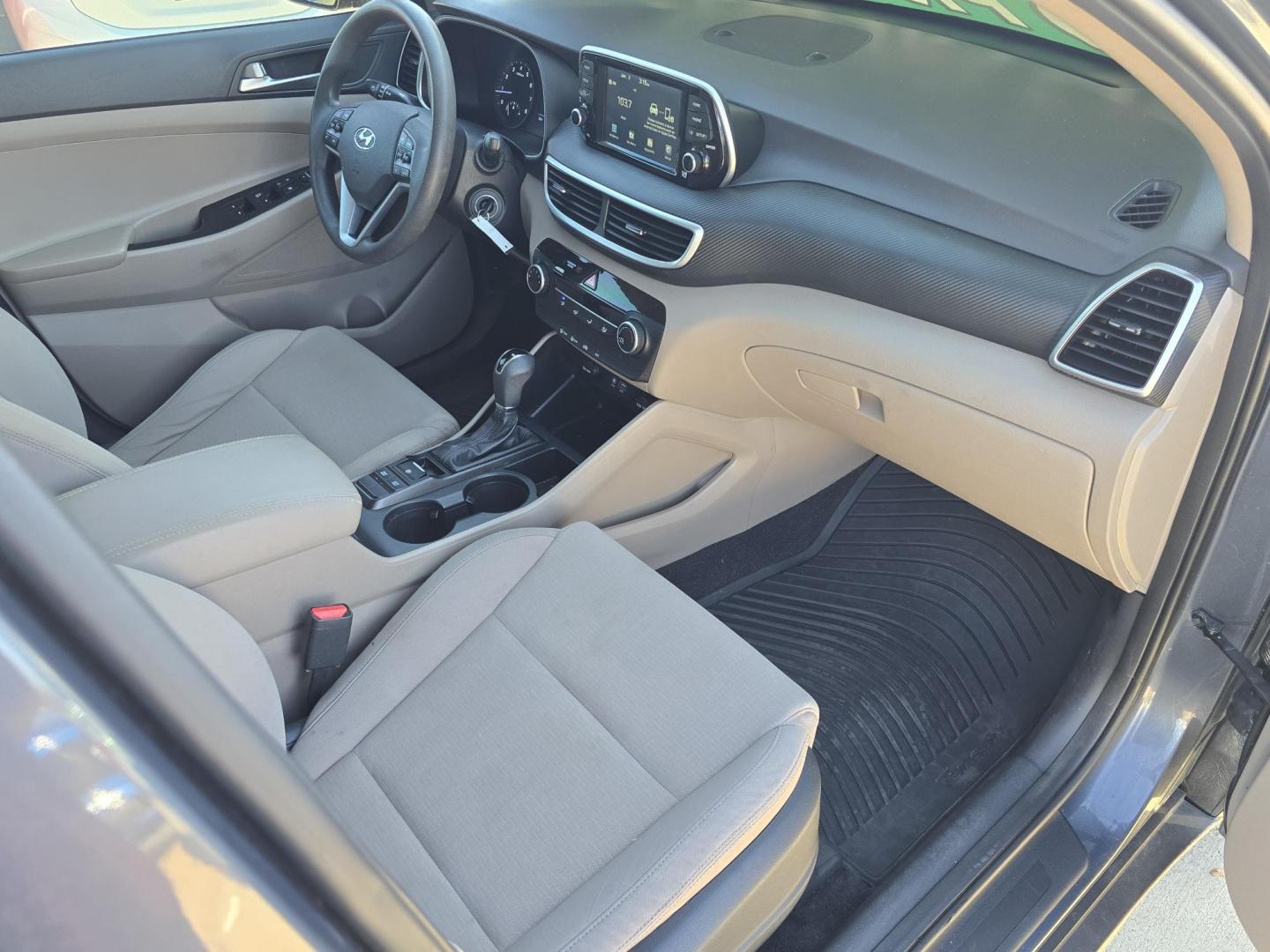 2019 BLUE Hyundai Tucson SE (KM8J23A46KU) with an 2.0L L4 DOHC 16V engine, 6A transmission, located at 2660 S.Garland Avenue, Garland, TX, 75041, (469) 298-3118, 32.885387, -96.656776 - Photo#19