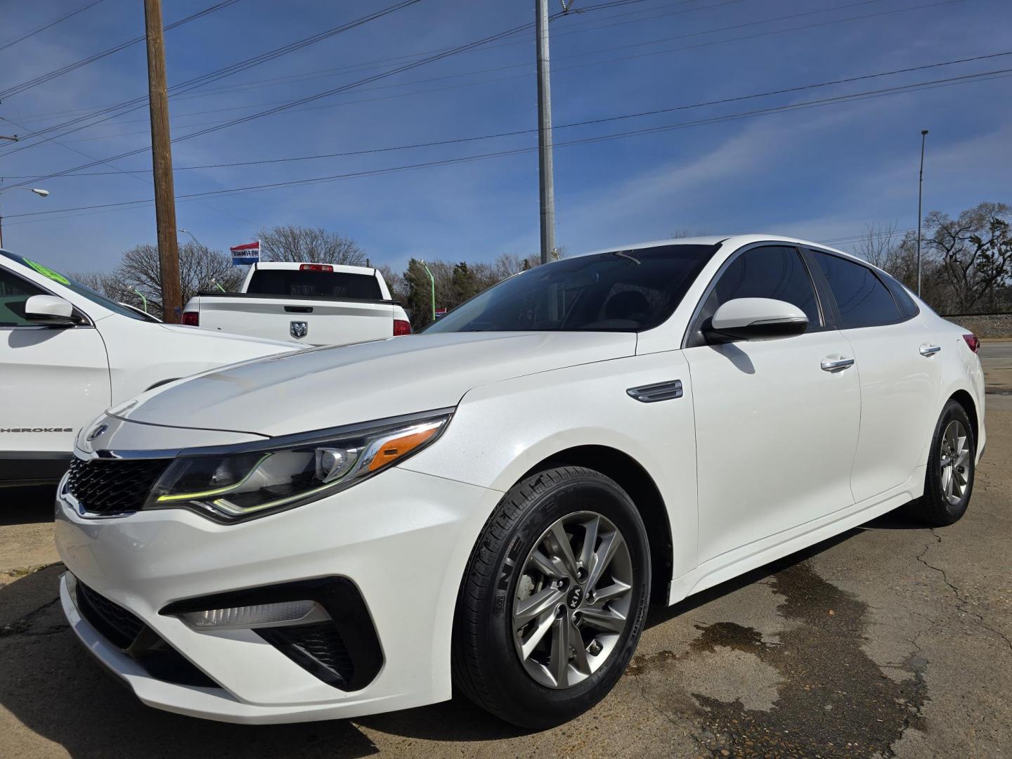 2019 DIAMOND WHITE Kia Optima LX (5XXGT4L38KG) with an 2.4L L4 DOHC 16V engine, 6A transmission, located at 2660 S.Garland Avenue	, Garland, TX, 75041, (469) 298-3118, 32.885387, -96.656776 - Photo#7
