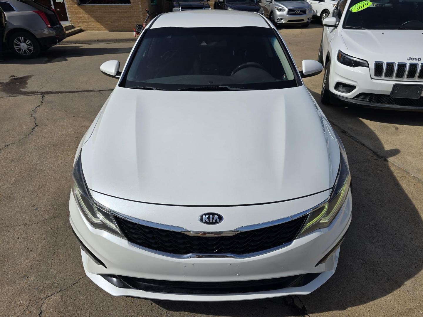 2019 DIAMOND WHITE Kia Optima LX (5XXGT4L38KG) with an 2.4L L4 DOHC 16V engine, 6A transmission, located at 2660 S.Garland Avenue	, Garland, TX, 75041, (469) 298-3118, 32.885387, -96.656776 - Photo#8