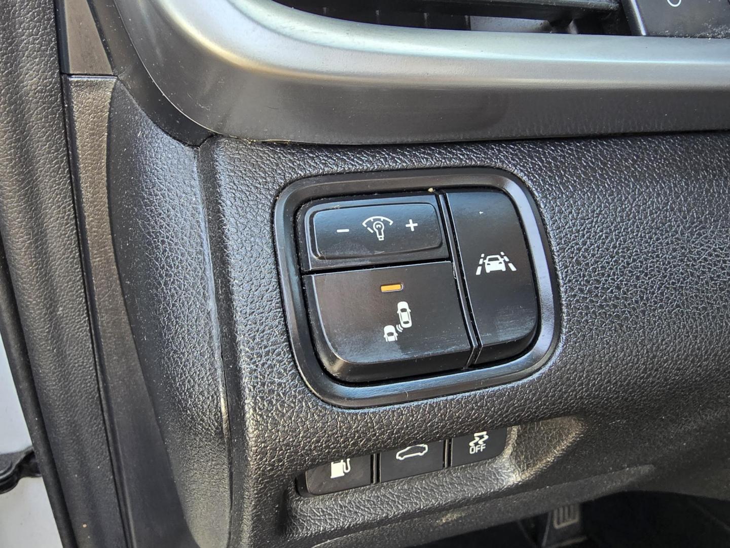 2019 DIAMOND WHITE Kia Optima LX (5XXGT4L38KG) with an 2.4L L4 DOHC 16V engine, 6A transmission, located at 2660 S.Garland Avenue	, Garland, TX, 75041, (469) 298-3118, 32.885387, -96.656776 - Photo#10