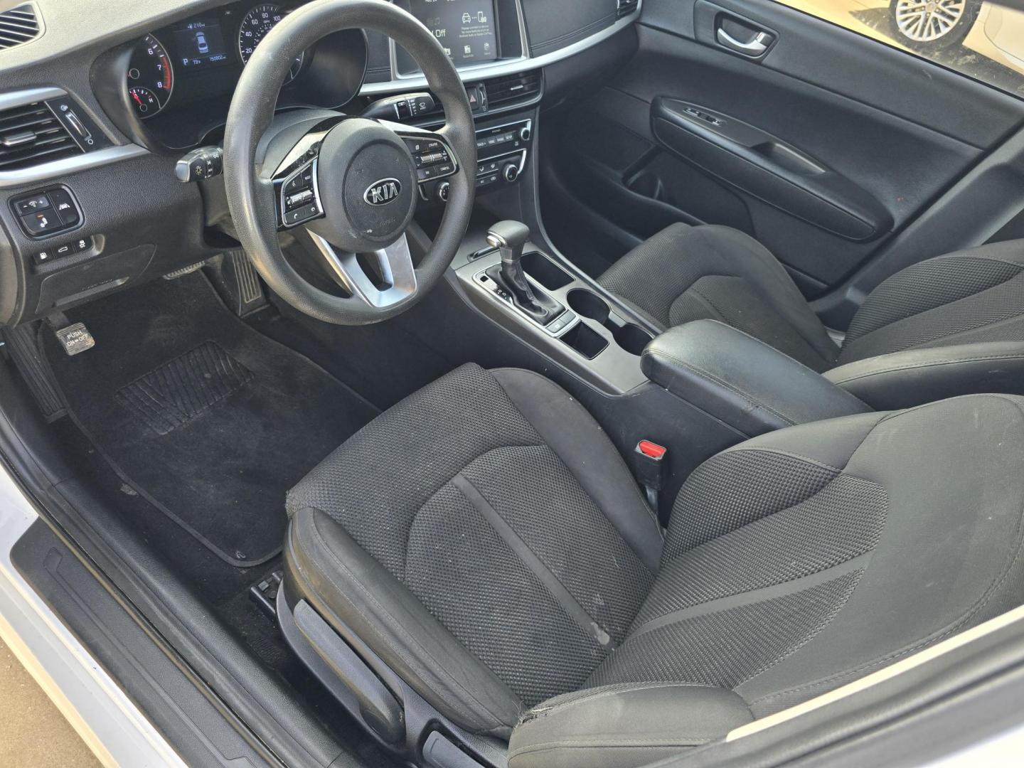 2019 DIAMOND WHITE Kia Optima LX (5XXGT4L38KG) with an 2.4L L4 DOHC 16V engine, 6A transmission, located at 2660 S.Garland Avenue	, Garland, TX, 75041, (469) 298-3118, 32.885387, -96.656776 - Photo#11