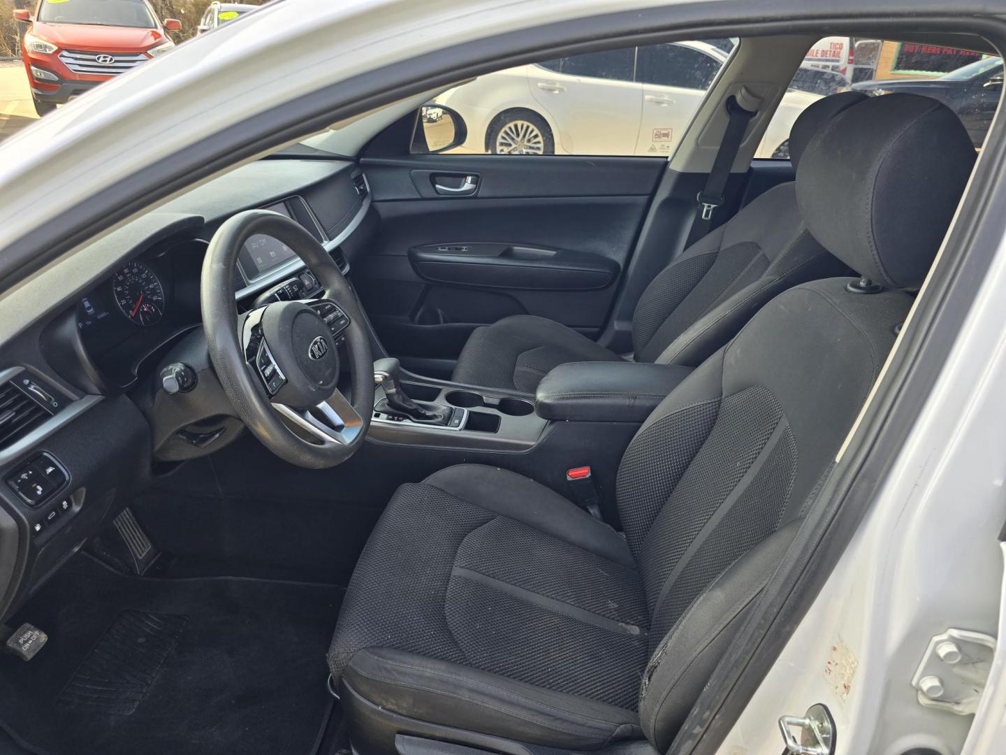 2019 DIAMOND WHITE Kia Optima LX (5XXGT4L38KG) with an 2.4L L4 DOHC 16V engine, 6A transmission, located at 2660 S.Garland Avenue	, Garland, TX, 75041, (469) 298-3118, 32.885387, -96.656776 - Photo#12