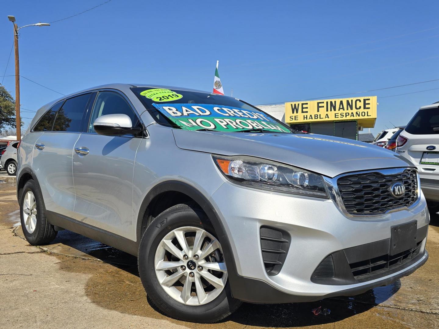 2019 SILVER Kia Sorento LX (5XYPG4A32KG) with an 2.4L L4 DOHC 16V engine, 6A transmission, located at 2660 S.Garland Avenue, Garland, TX, 75041, (469) 298-3118, 32.885387, -96.656776 - Photo#0