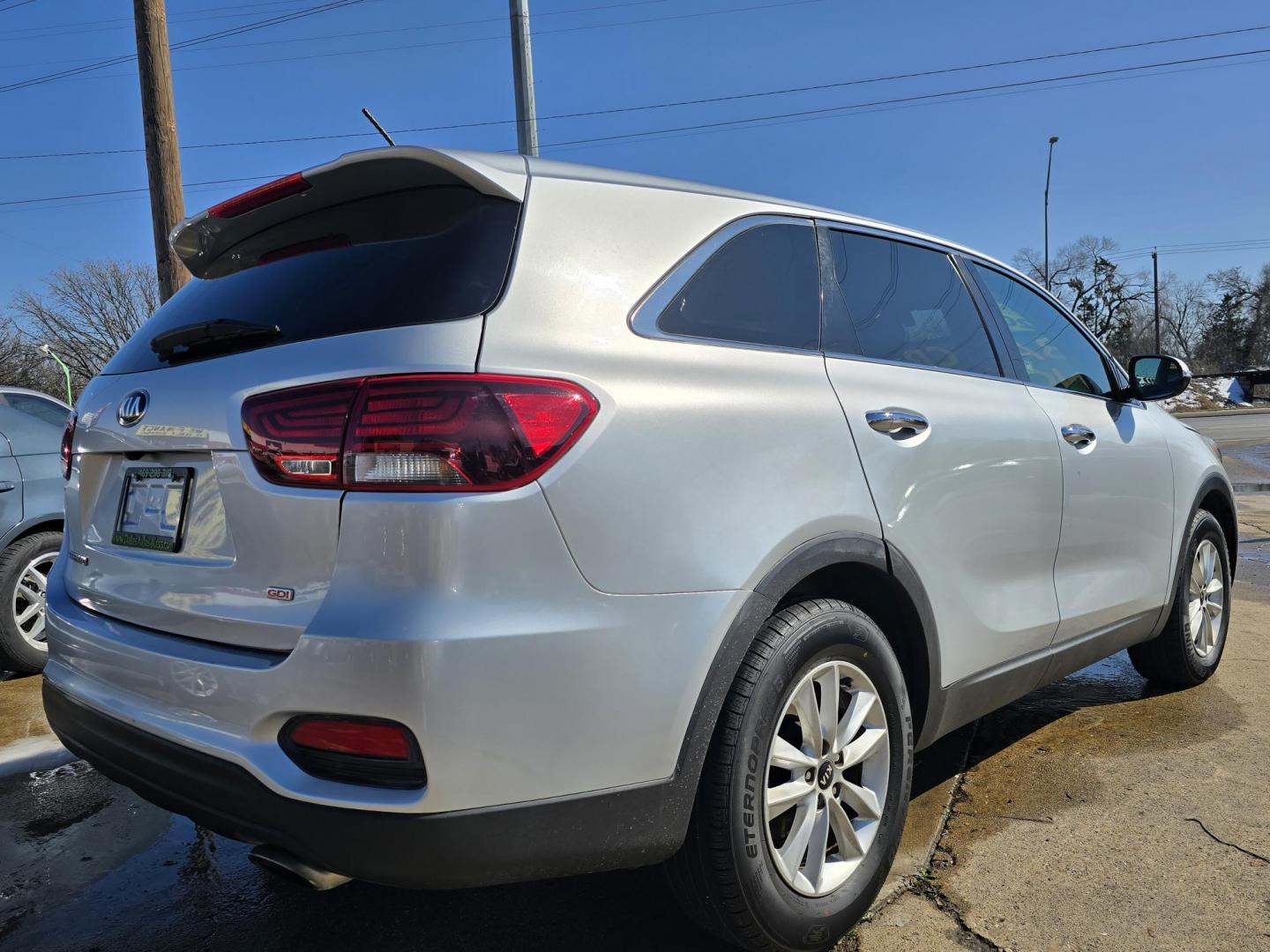 2019 SILVER Kia Sorento LX (5XYPG4A32KG) with an 2.4L L4 DOHC 16V engine, 6A transmission, located at 2660 S.Garland Avenue, Garland, TX, 75041, (469) 298-3118, 32.885387, -96.656776 - Photo#3