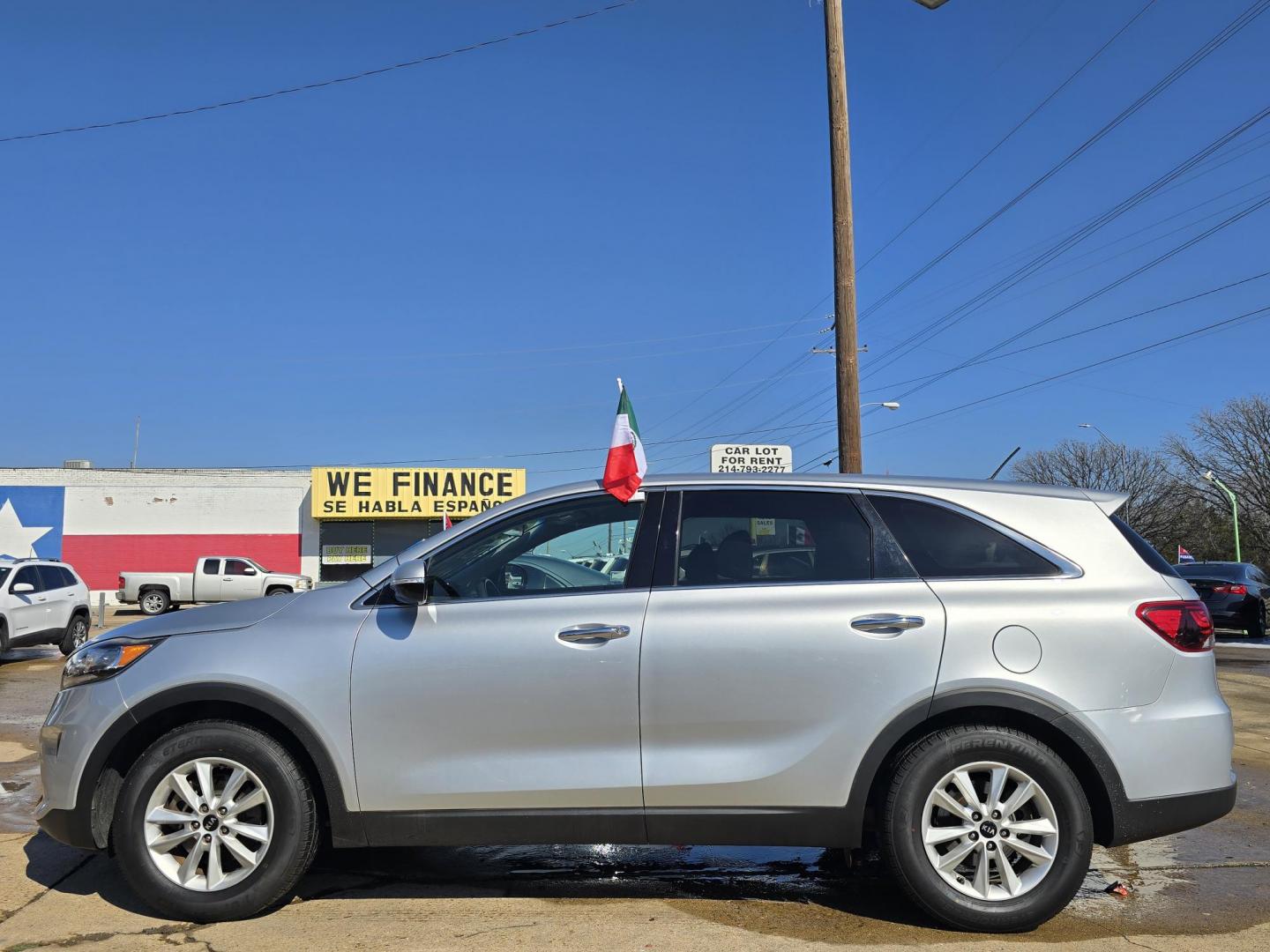 2019 SILVER Kia Sorento LX (5XYPG4A32KG) with an 2.4L L4 DOHC 16V engine, 6A transmission, located at 2660 S.Garland Avenue, Garland, TX, 75041, (469) 298-3118, 32.885387, -96.656776 - Photo#6