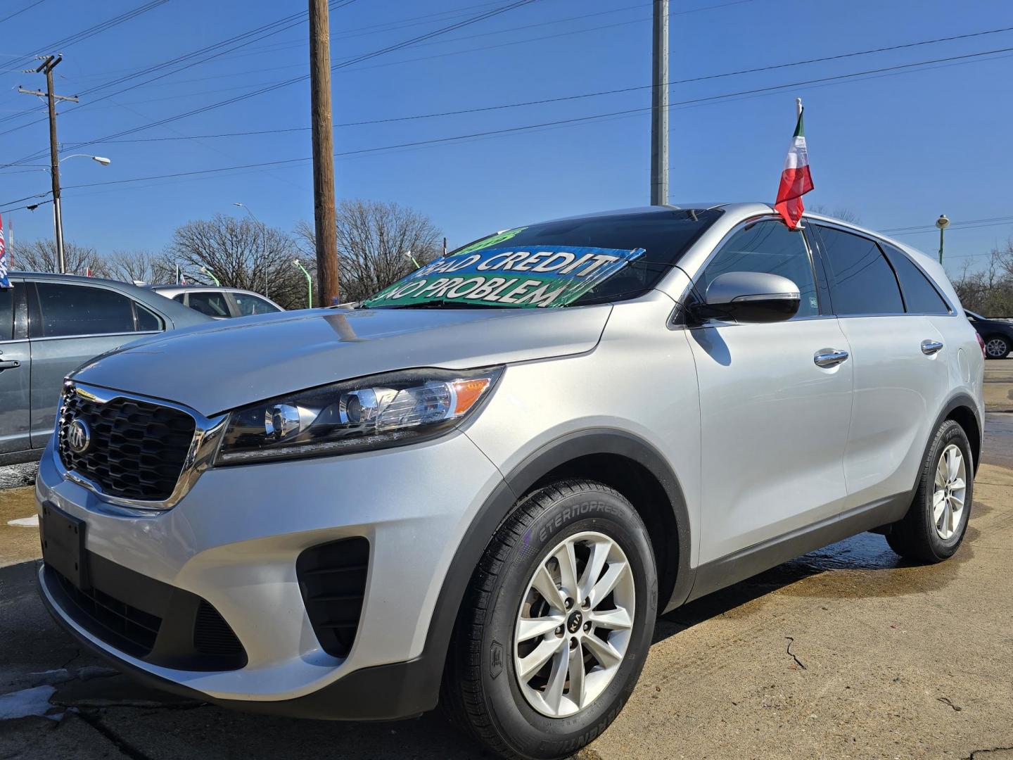 2019 SILVER Kia Sorento LX (5XYPG4A32KG) with an 2.4L L4 DOHC 16V engine, 6A transmission, located at 2660 S.Garland Avenue, Garland, TX, 75041, (469) 298-3118, 32.885387, -96.656776 - Photo#7