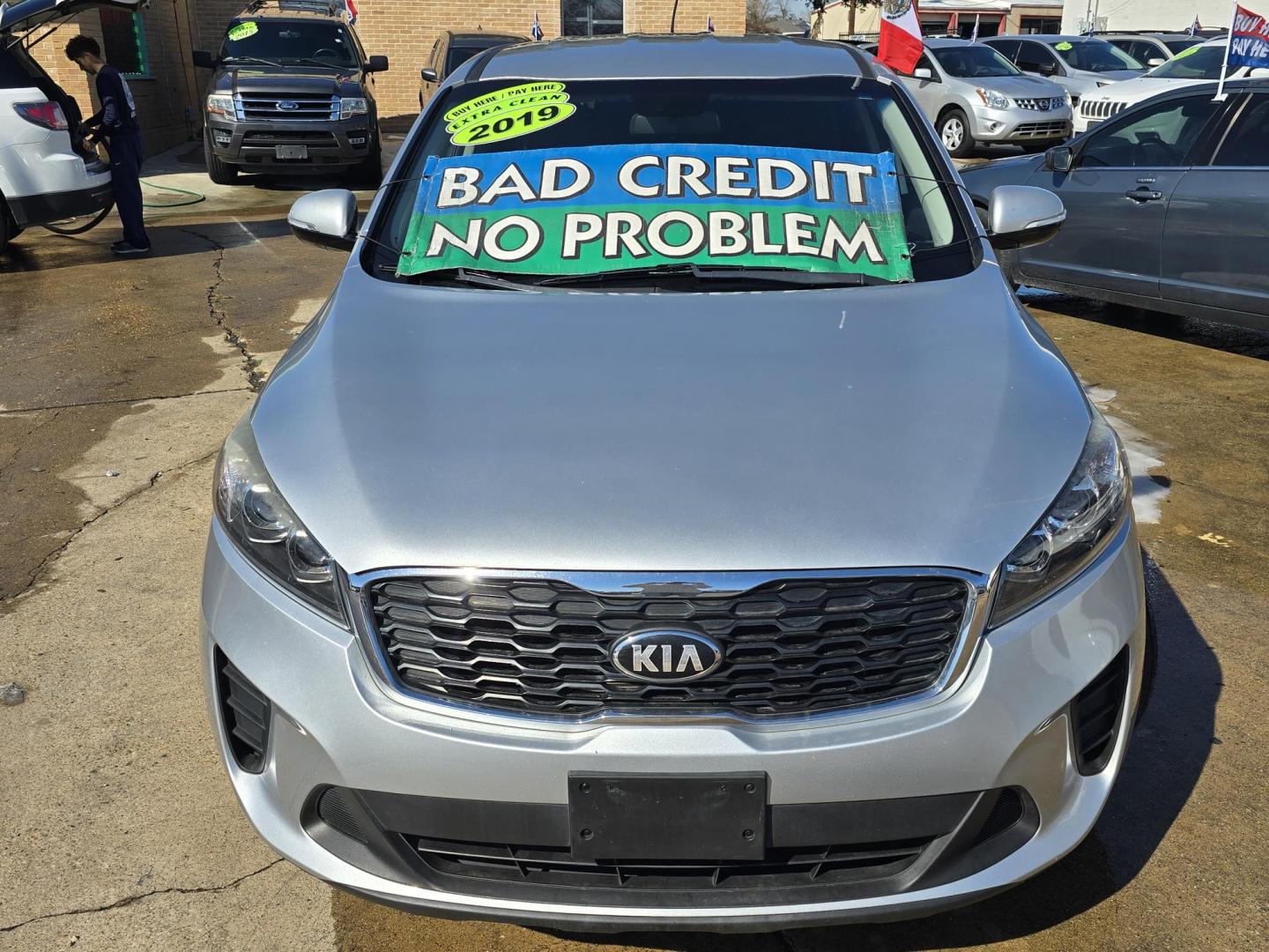 2019 SILVER Kia Sorento LX (5XYPG4A32KG) with an 2.4L L4 DOHC 16V engine, 6A transmission, located at 2660 S.Garland Avenue, Garland, TX, 75041, (469) 298-3118, 32.885387, -96.656776 - Photo#8