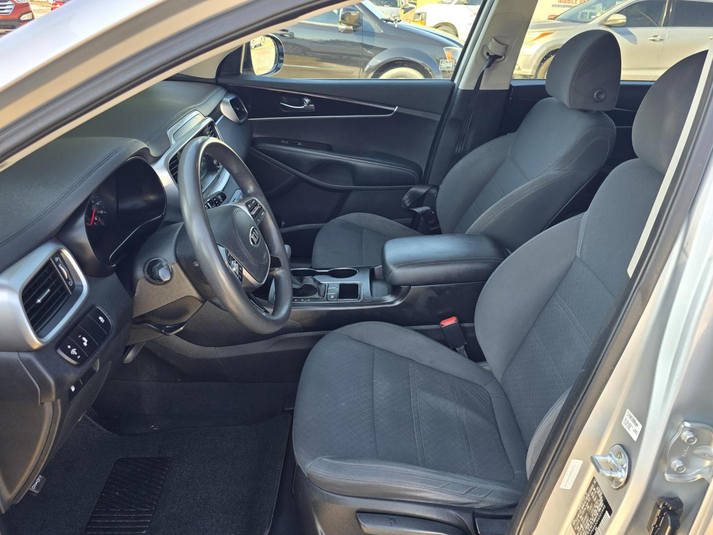 2019 SILVER Kia Sorento LX (5XYPG4A32KG) with an 2.4L L4 DOHC 16V engine, 6A transmission, located at 2660 S.Garland Avenue, Garland, TX, 75041, (469) 298-3118, 32.885387, -96.656776 - Photo#11