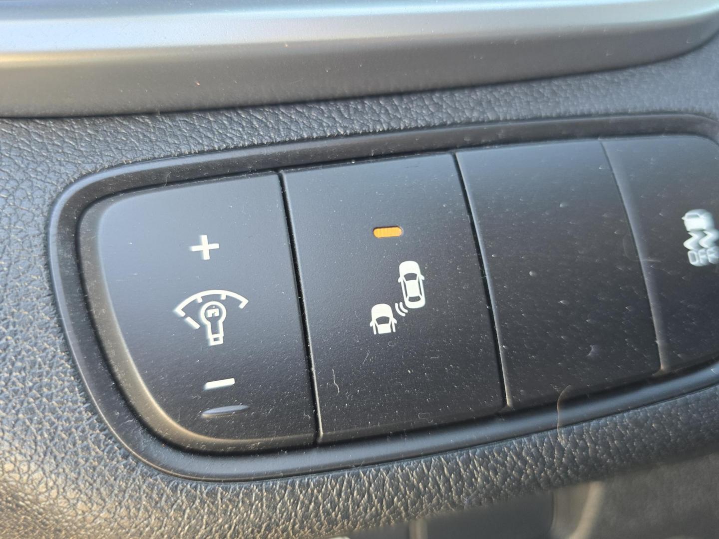 2019 SILVER Kia Sorento LX (5XYPG4A32KG) with an 2.4L L4 DOHC 16V engine, 6A transmission, located at 2660 S.Garland Avenue, Garland, TX, 75041, (469) 298-3118, 32.885387, -96.656776 - Photo#12