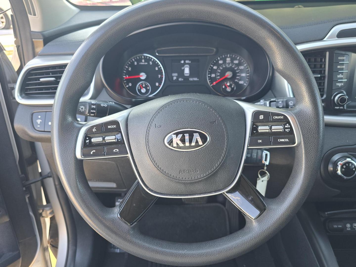 2019 SILVER Kia Sorento LX (5XYPG4A32KG) with an 2.4L L4 DOHC 16V engine, 6A transmission, located at 2660 S.Garland Avenue, Garland, TX, 75041, (469) 298-3118, 32.885387, -96.656776 - Photo#13
