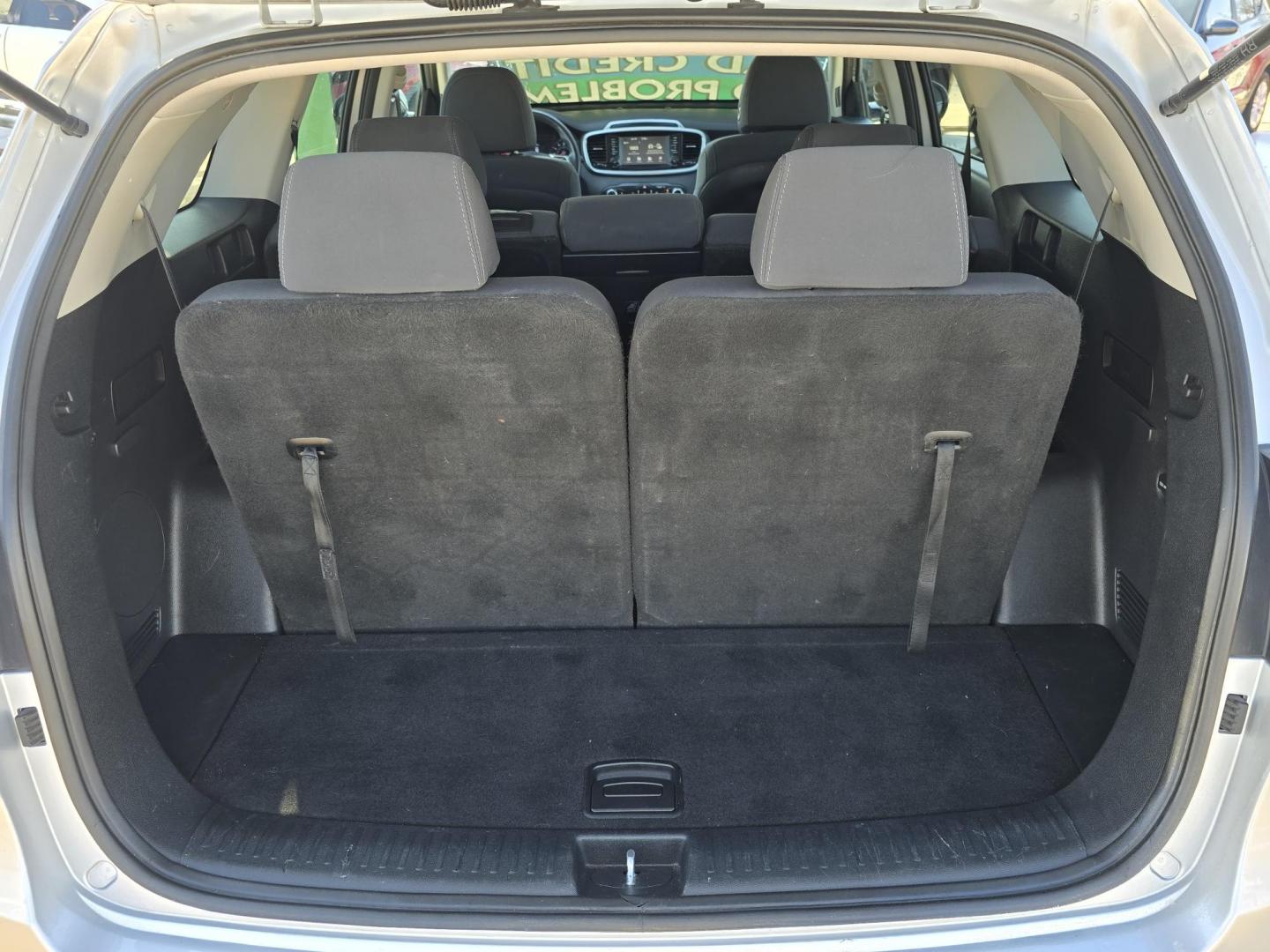 2019 SILVER Kia Sorento LX (5XYPG4A32KG) with an 2.4L L4 DOHC 16V engine, 6A transmission, located at 2660 S.Garland Avenue, Garland, TX, 75041, (469) 298-3118, 32.885387, -96.656776 - Photo#17