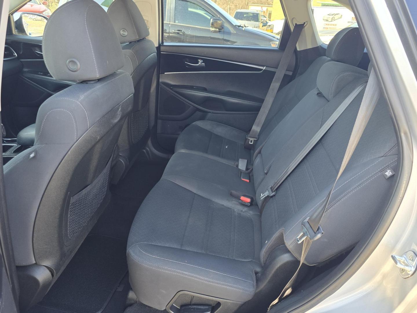 2019 SILVER Kia Sorento LX (5XYPG4A32KG) with an 2.4L L4 DOHC 16V engine, 6A transmission, located at 2660 S.Garland Avenue, Garland, TX, 75041, (469) 298-3118, 32.885387, -96.656776 - Photo#16