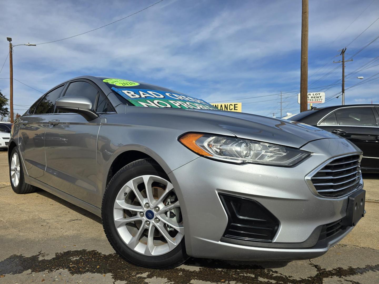 2020 GOLD Ford Fusion SE (3FA6P0HD7LR) with an 1.5L L4 DOHC 16V engine, 6A transmission, located at 2660 S.Garland Avenue, Garland, TX, 75041, (469) 298-3118, 32.885387, -96.656776 - Photo#0