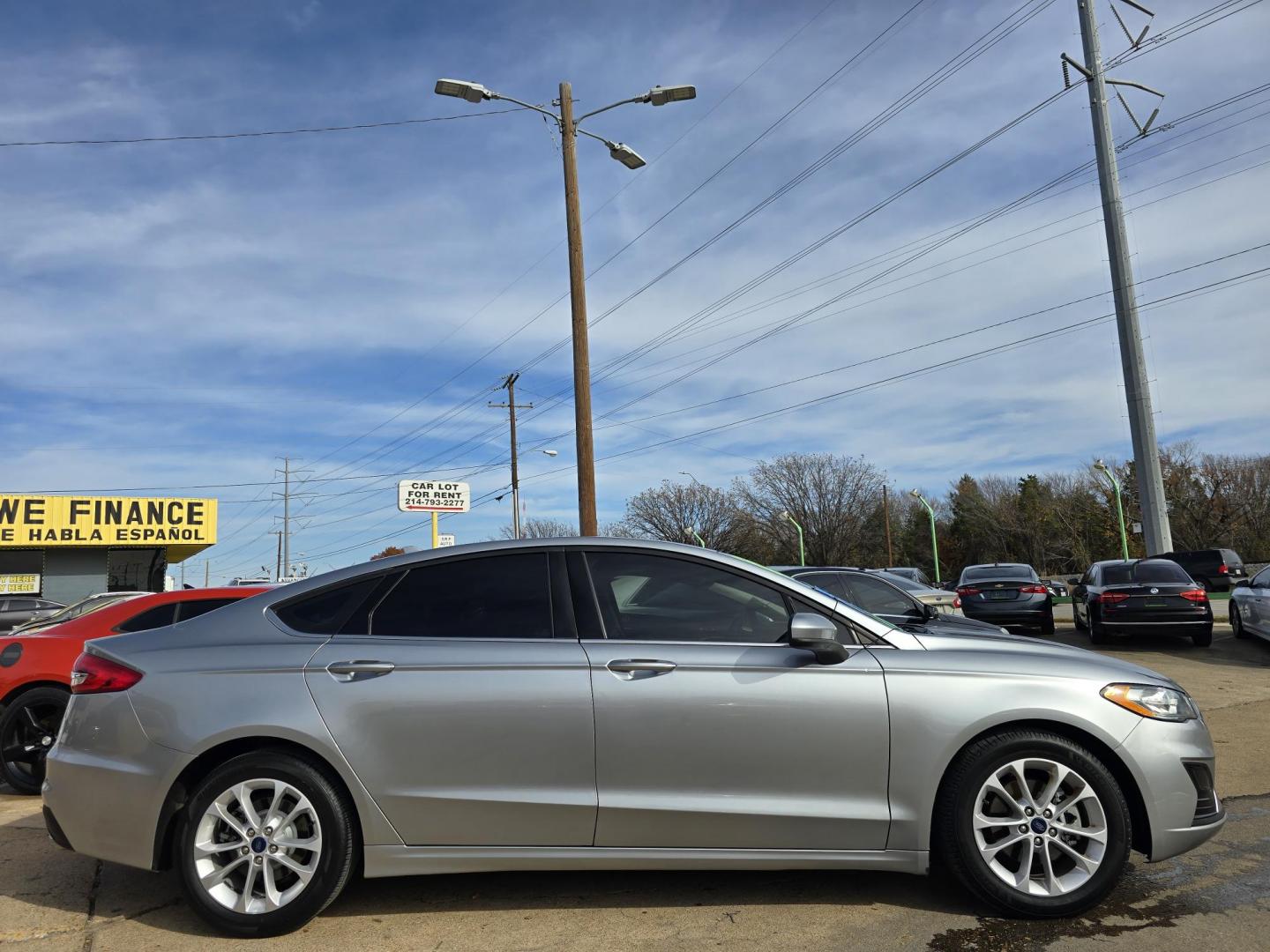 2020 GOLD Ford Fusion SE (3FA6P0HD7LR) with an 1.5L L4 DOHC 16V engine, 6A transmission, located at 2660 S.Garland Avenue, Garland, TX, 75041, (469) 298-3118, 32.885387, -96.656776 - Photo#2