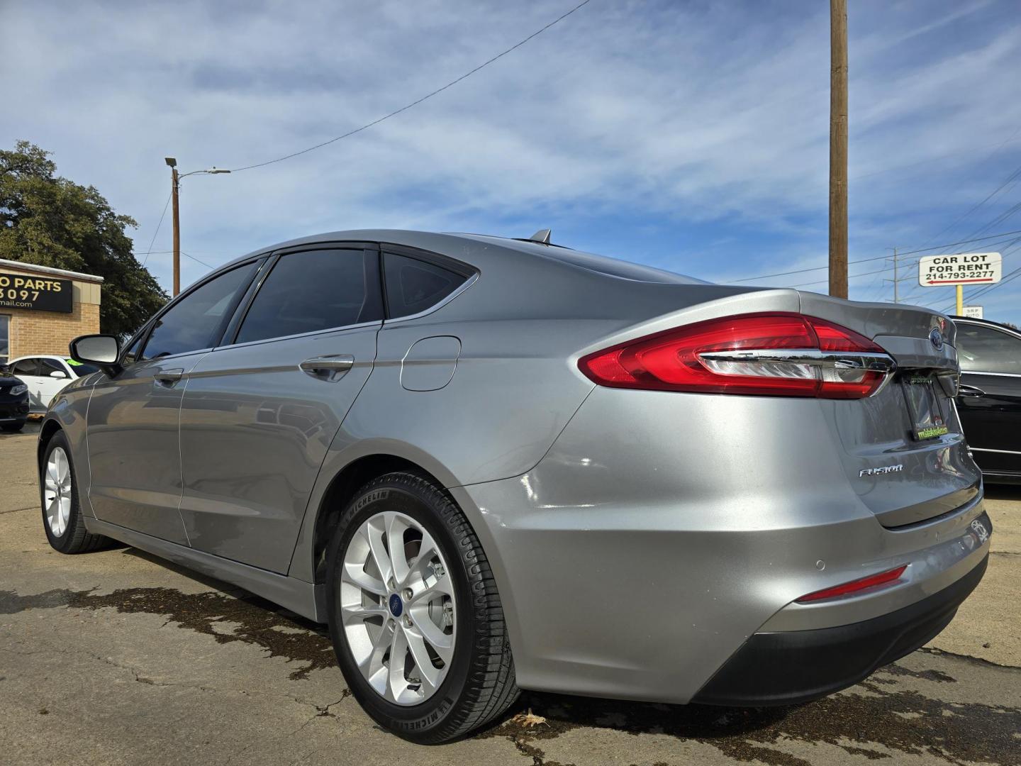2020 GOLD Ford Fusion SE (3FA6P0HD7LR) with an 1.5L L4 DOHC 16V engine, 6A transmission, located at 2660 S.Garland Avenue, Garland, TX, 75041, (469) 298-3118, 32.885387, -96.656776 - Photo#5