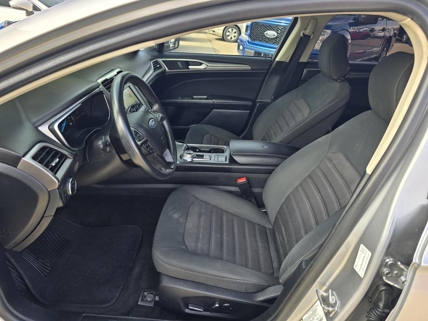 2020 GOLD Ford Fusion SE (3FA6P0HD7LR) with an 1.5L L4 DOHC 16V engine, 6A transmission, located at 2660 S.Garland Avenue, Garland, TX, 75041, (469) 298-3118, 32.885387, -96.656776 - Photo#11