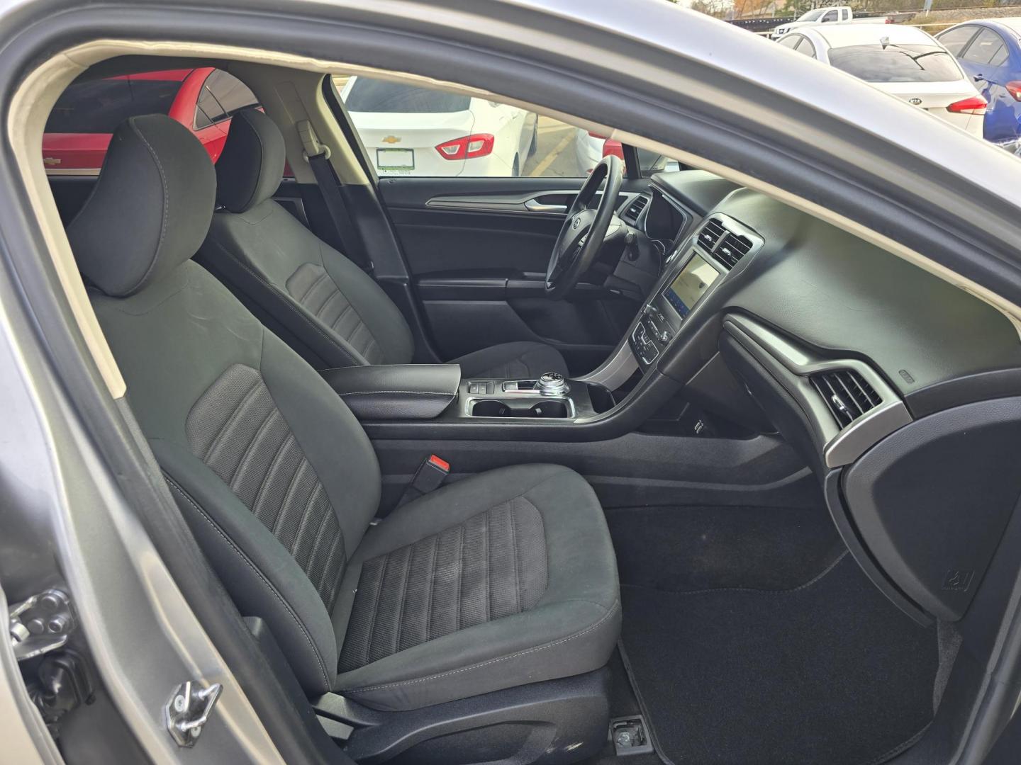 2020 GOLD Ford Fusion SE (3FA6P0HD7LR) with an 1.5L L4 DOHC 16V engine, 6A transmission, located at 2660 S.Garland Avenue, Garland, TX, 75041, (469) 298-3118, 32.885387, -96.656776 - Photo#18