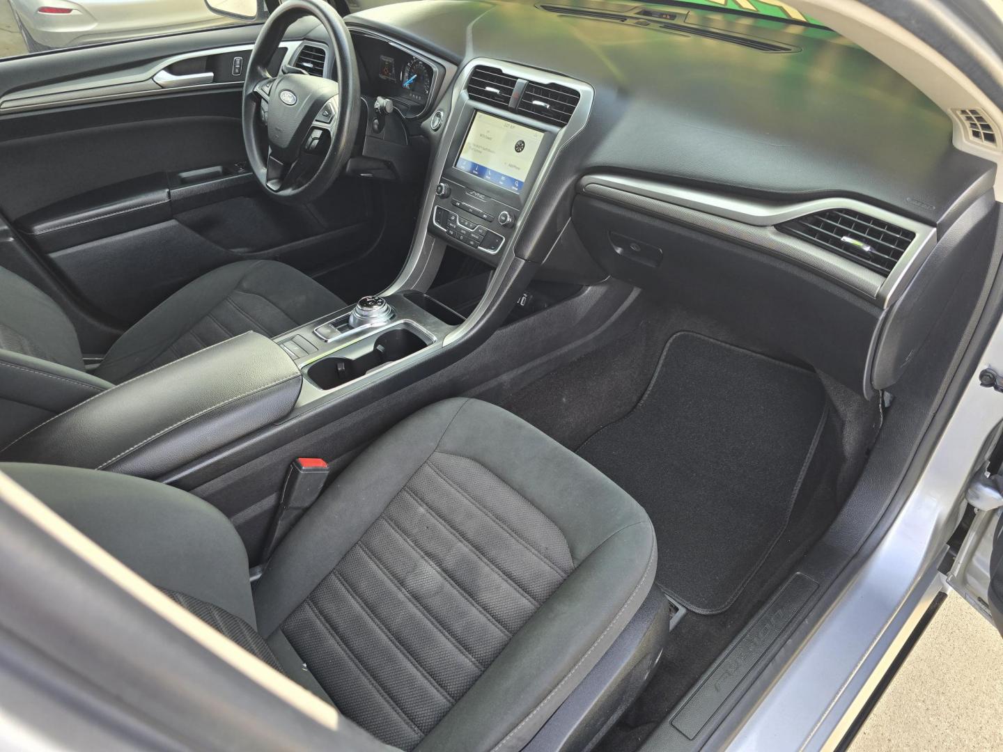 2020 GOLD Ford Fusion SE (3FA6P0HD7LR) with an 1.5L L4 DOHC 16V engine, 6A transmission, located at 2660 S.Garland Avenue, Garland, TX, 75041, (469) 298-3118, 32.885387, -96.656776 - Photo#19