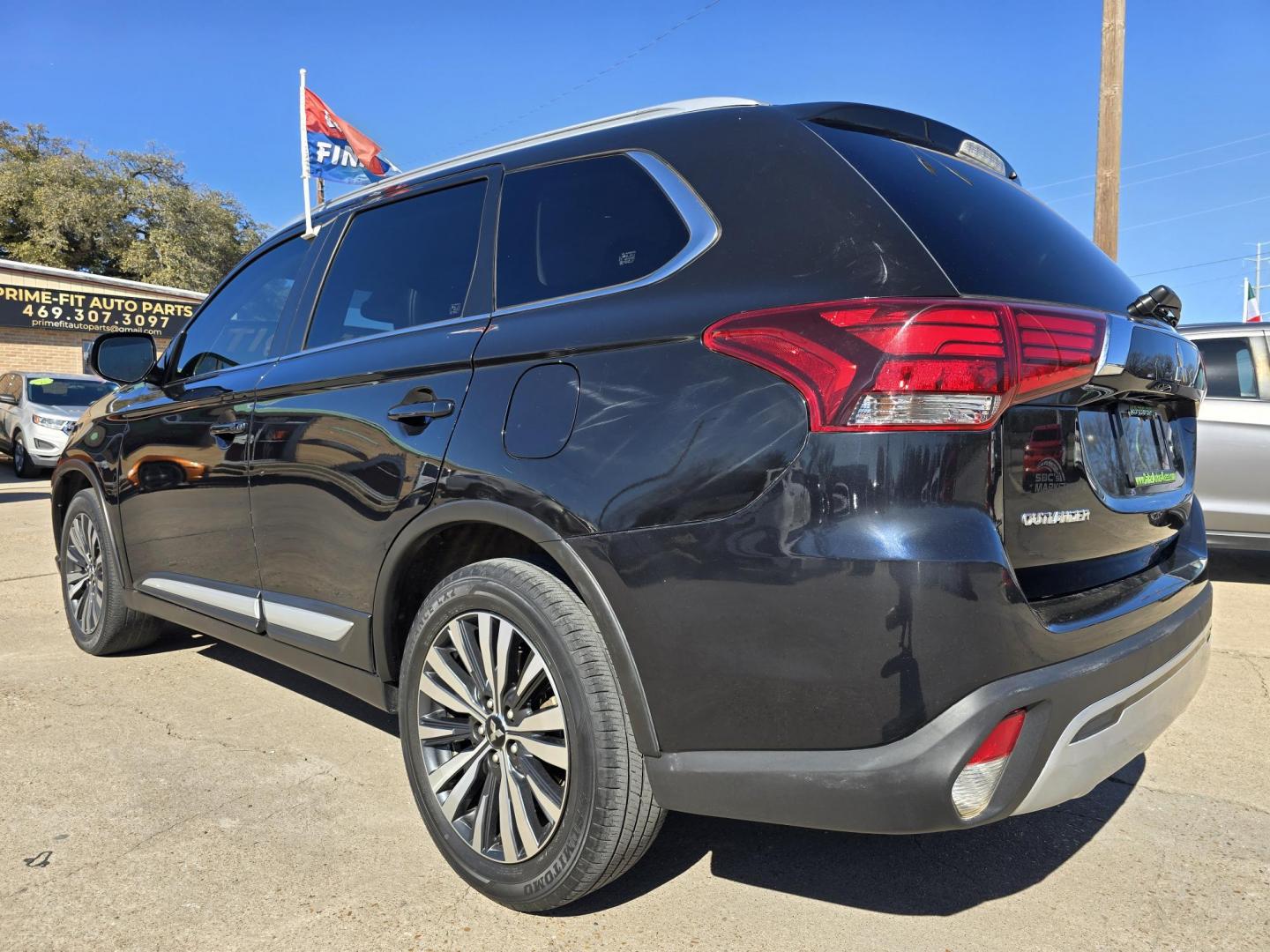 2020 BLACK Mitsubishi Outlander SEL (JA4AZ3A31LZ) with an 2.4L L4 DOHC 16V engine, CVT transmission, located at 2660 S.Garland Avenue, Garland, TX, 75041, (469) 298-3118, 32.885387, -96.656776 - Photo#5