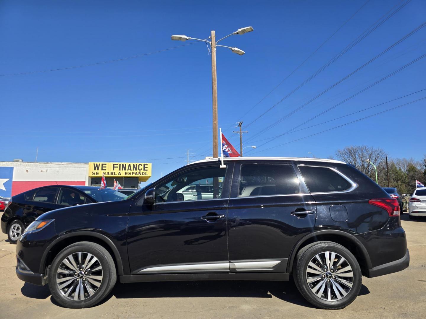 2020 BLACK Mitsubishi Outlander SEL (JA4AZ3A31LZ) with an 2.4L L4 DOHC 16V engine, CVT transmission, located at 2660 S.Garland Avenue, Garland, TX, 75041, (469) 298-3118, 32.885387, -96.656776 - Photo#6