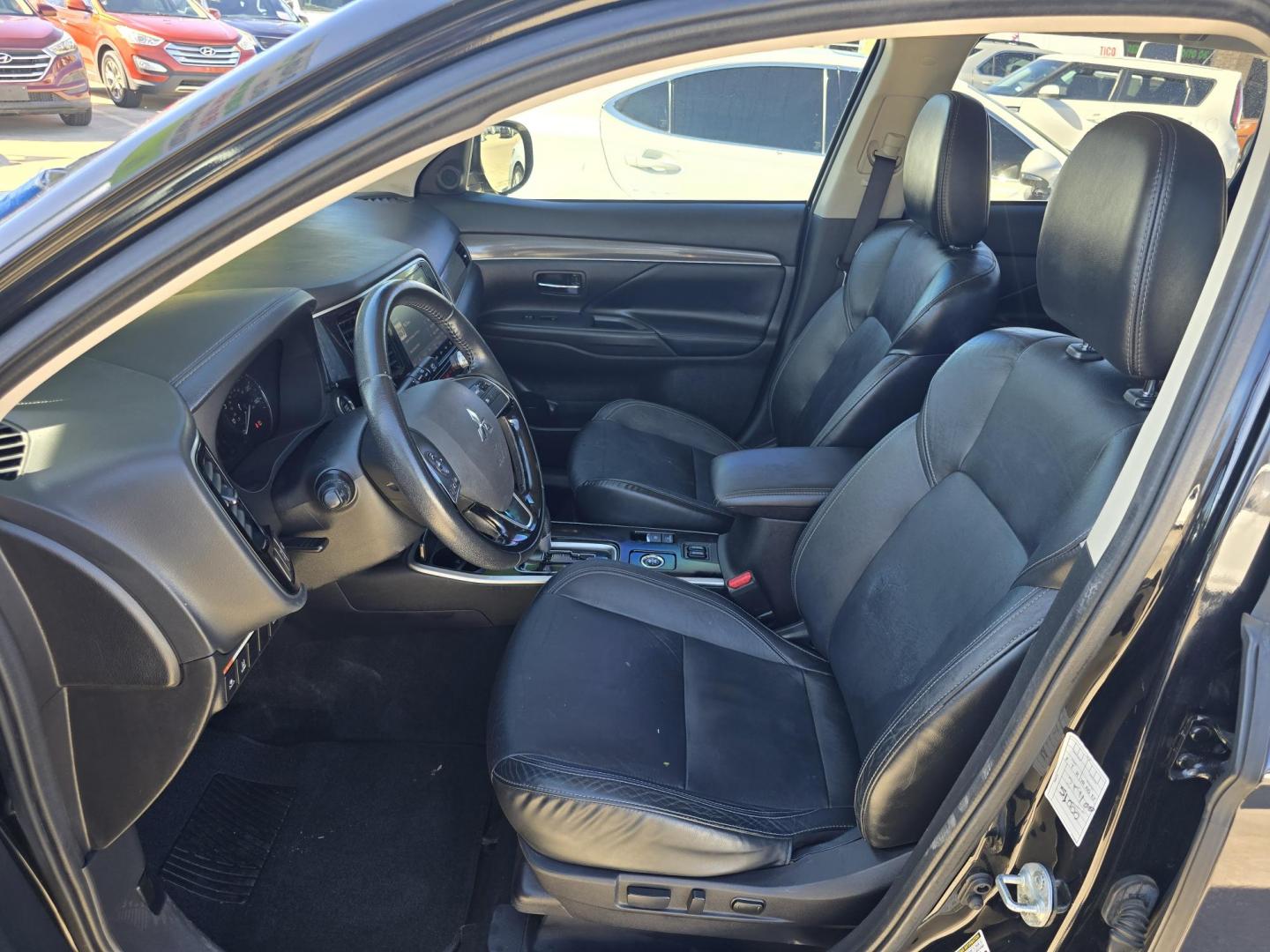 2020 BLACK Mitsubishi Outlander SEL (JA4AZ3A31LZ) with an 2.4L L4 DOHC 16V engine, CVT transmission, located at 2660 S.Garland Avenue, Garland, TX, 75041, (469) 298-3118, 32.885387, -96.656776 - Photo#11