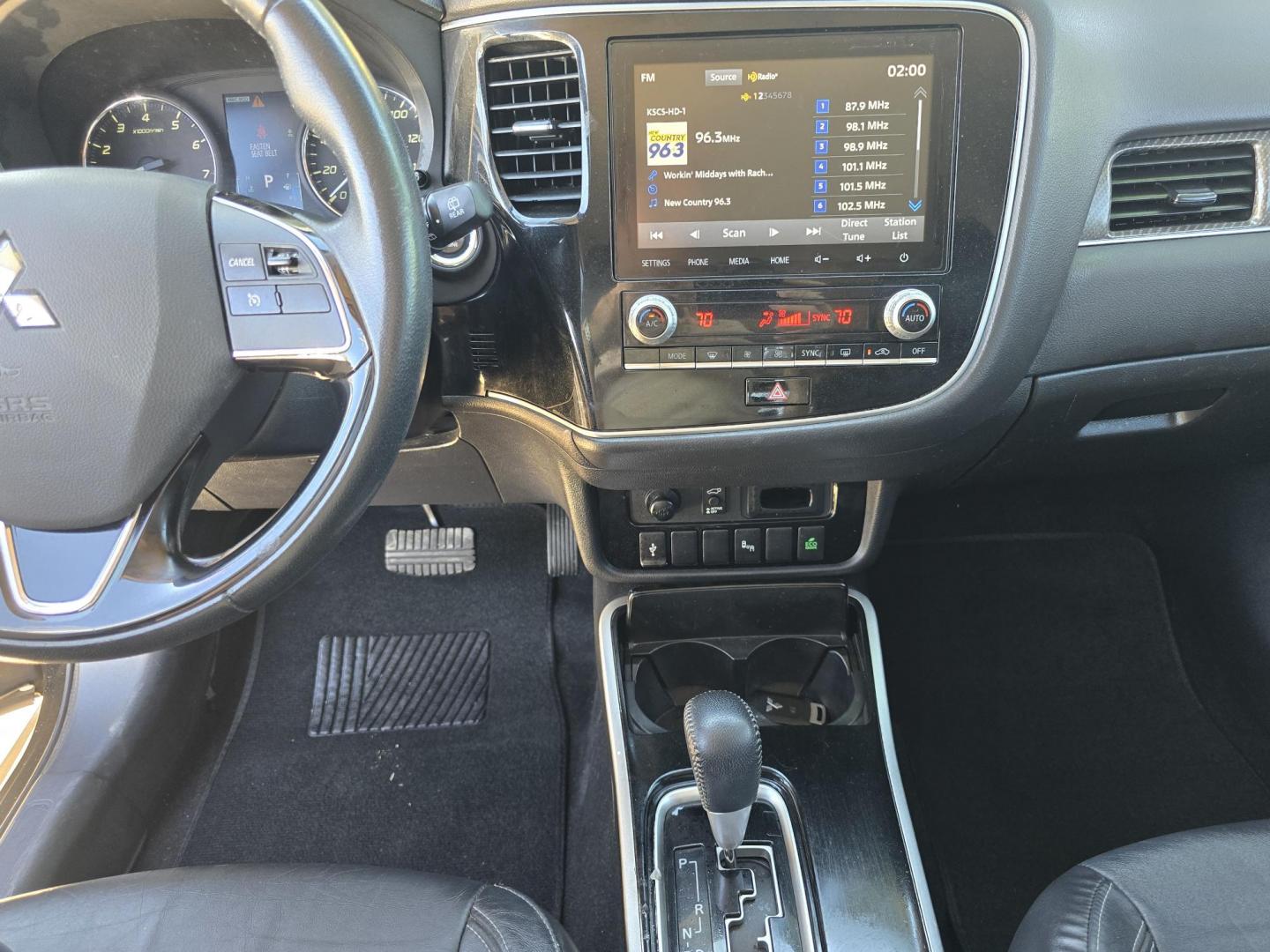 2020 BLACK Mitsubishi Outlander SEL (JA4AZ3A31LZ) with an 2.4L L4 DOHC 16V engine, CVT transmission, located at 2660 S.Garland Avenue, Garland, TX, 75041, (469) 298-3118, 32.885387, -96.656776 - Photo#14