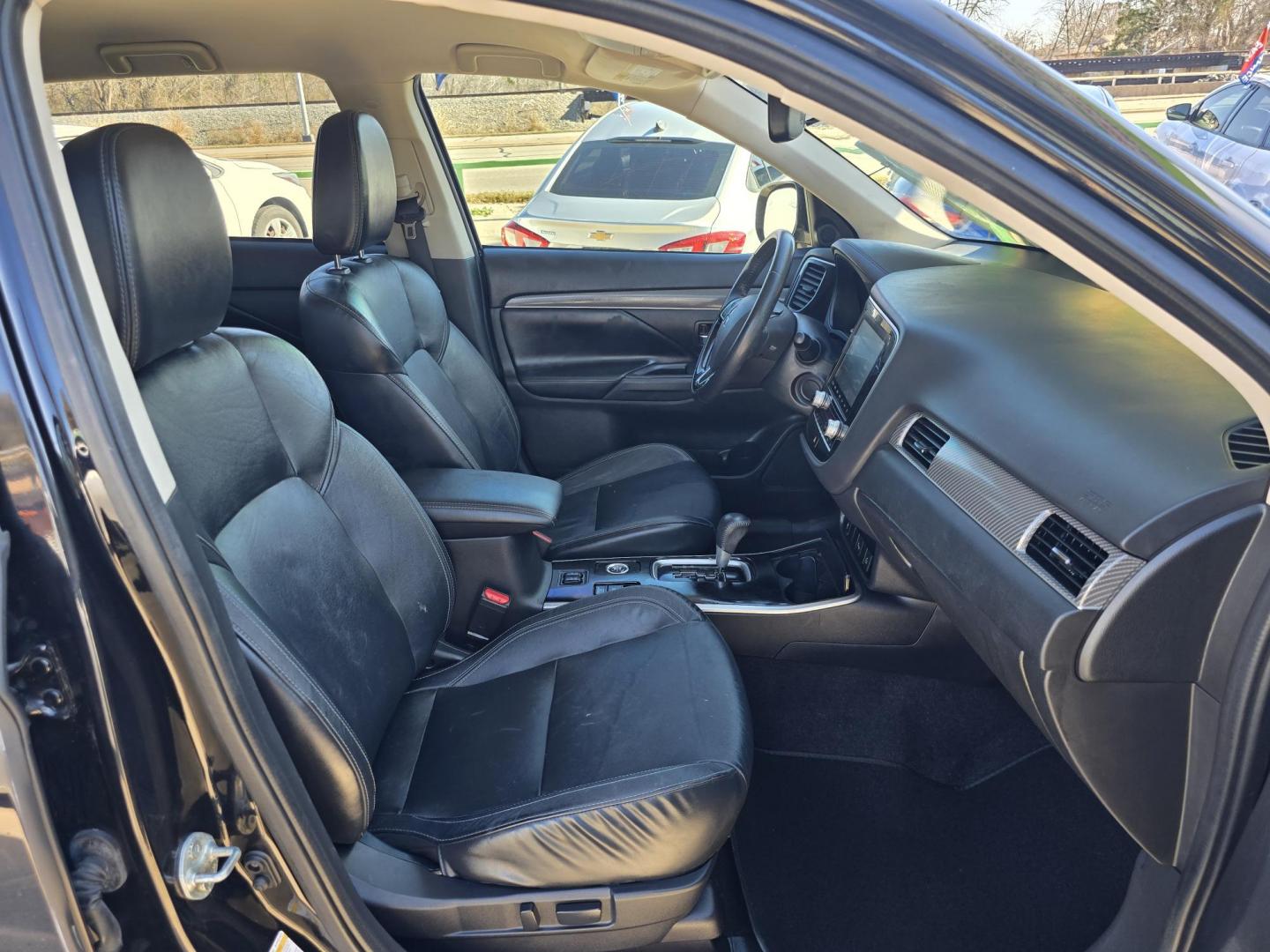2020 BLACK Mitsubishi Outlander SEL (JA4AZ3A31LZ) with an 2.4L L4 DOHC 16V engine, CVT transmission, located at 2660 S.Garland Avenue, Garland, TX, 75041, (469) 298-3118, 32.885387, -96.656776 - Photo#22